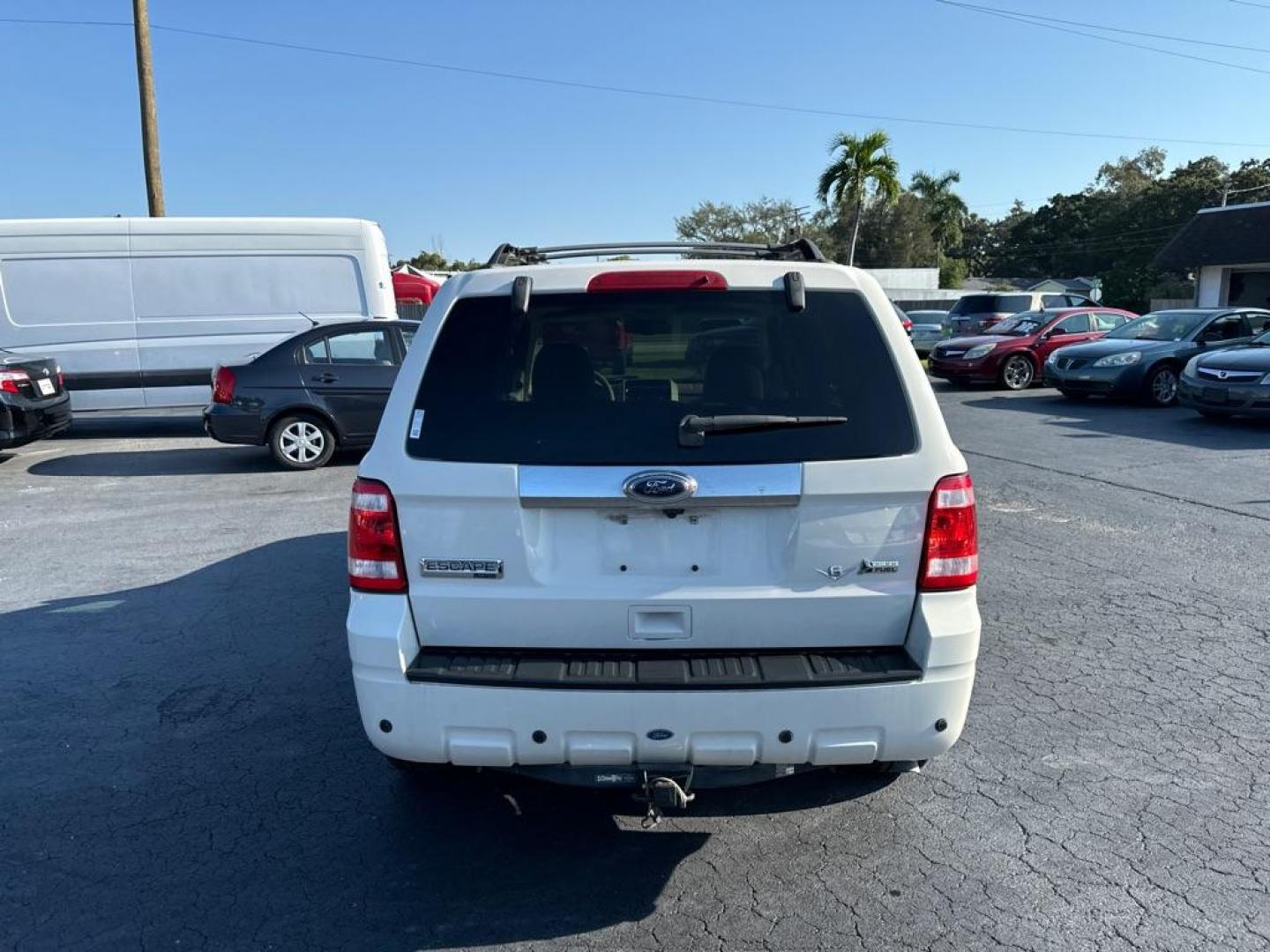 2011 WHITE FORD ESCAPE LIMITED (1FMCU9EG3BK) with an 3.0L engine, Automatic transmission, located at 2929 9th St. West, Bradenton, 34205, (941) 242-2810, 27.473591, -82.570679 - Photo#6