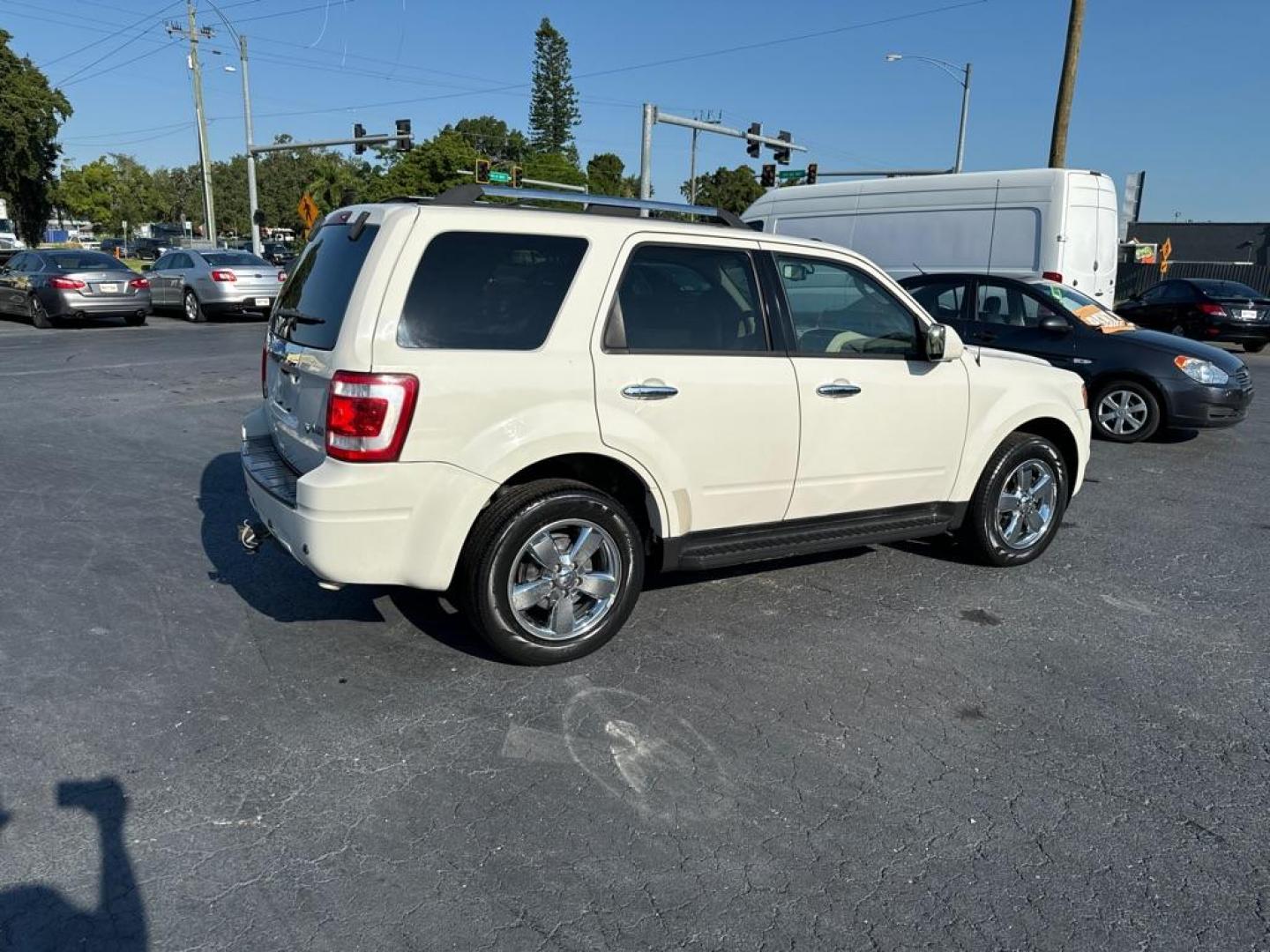 2011 WHITE FORD ESCAPE LIMITED (1FMCU9EG3BK) with an 3.0L engine, Automatic transmission, located at 2929 9th St. West, Bradenton, 34205, (941) 242-2810, 27.473591, -82.570679 - Photo#7