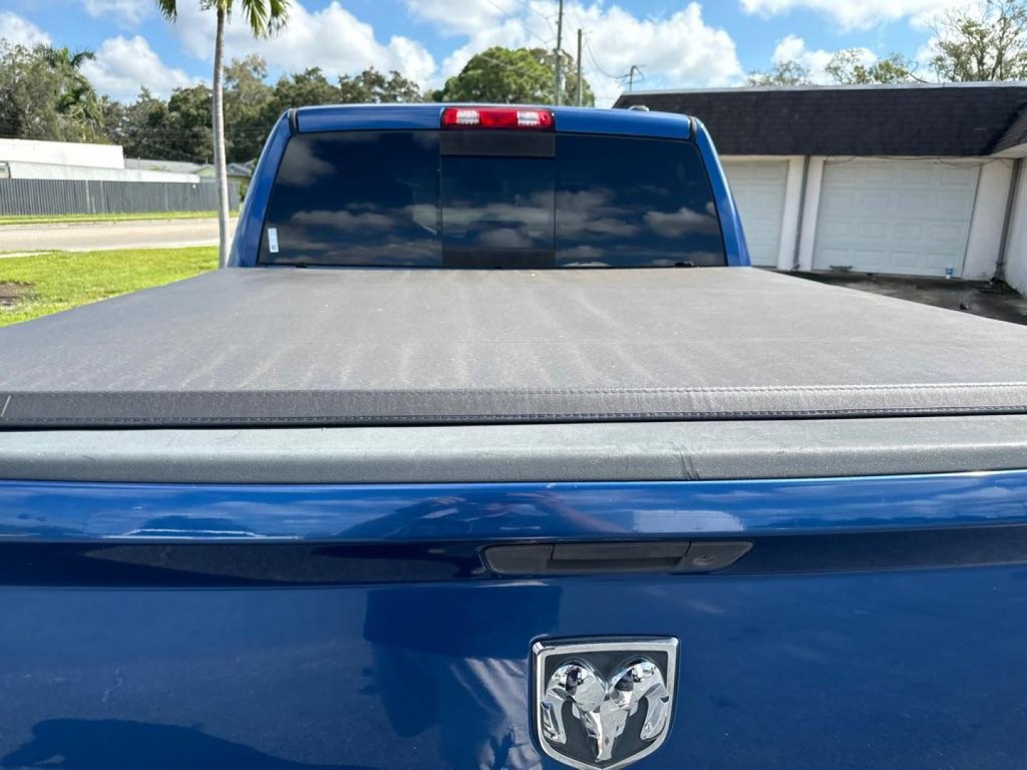 2011 BLUE DODGE RAM 1500 (1D7RV1CT7BS) with an 5.7L engine, Automatic transmission, located at 2929 9th St. West, Bradenton, 34205, (941) 242-2810, 27.473591, -82.570679 - Photo#12