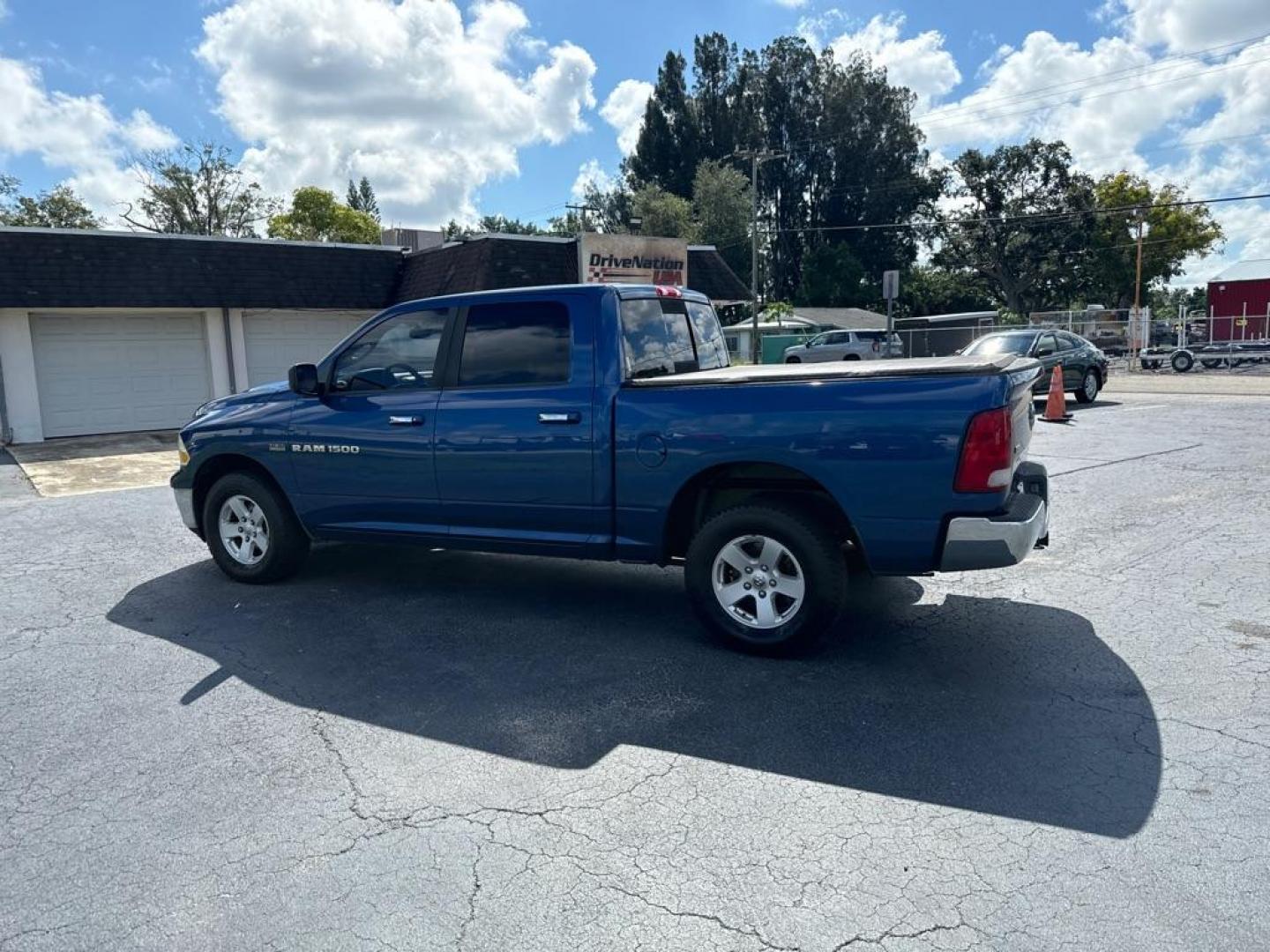 2011 BLUE DODGE RAM 1500 (1D7RV1CT7BS) with an 5.7L engine, Automatic transmission, located at 2929 9th St. West, Bradenton, 34205, (941) 242-2810, 27.473591, -82.570679 - Photo#5