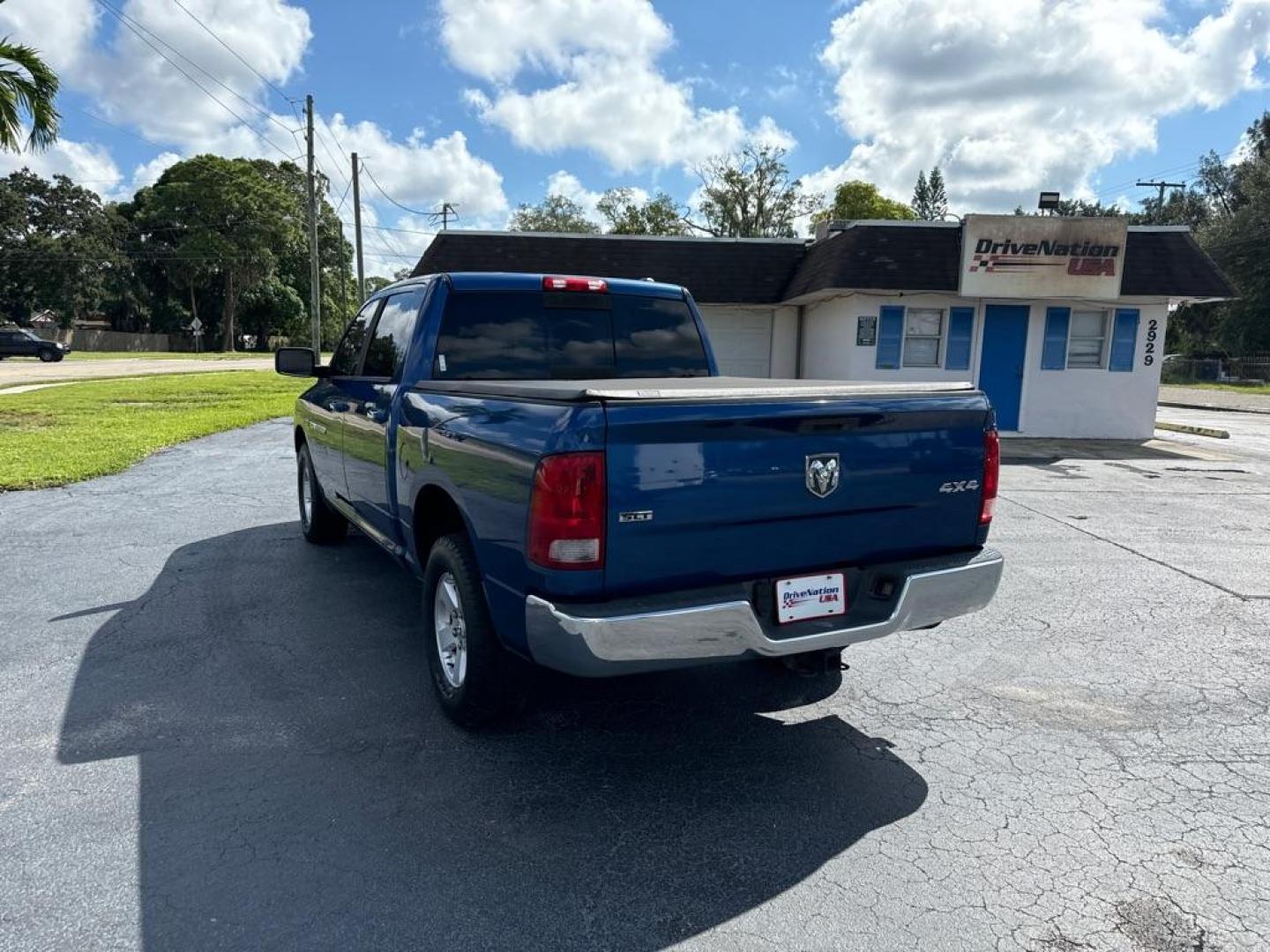 2011 BLUE DODGE RAM 1500 (1D7RV1CT7BS) with an 5.7L engine, Automatic transmission, located at 2929 9th St. West, Bradenton, 34205, (941) 242-2810, 27.473591, -82.570679 - Photo#6