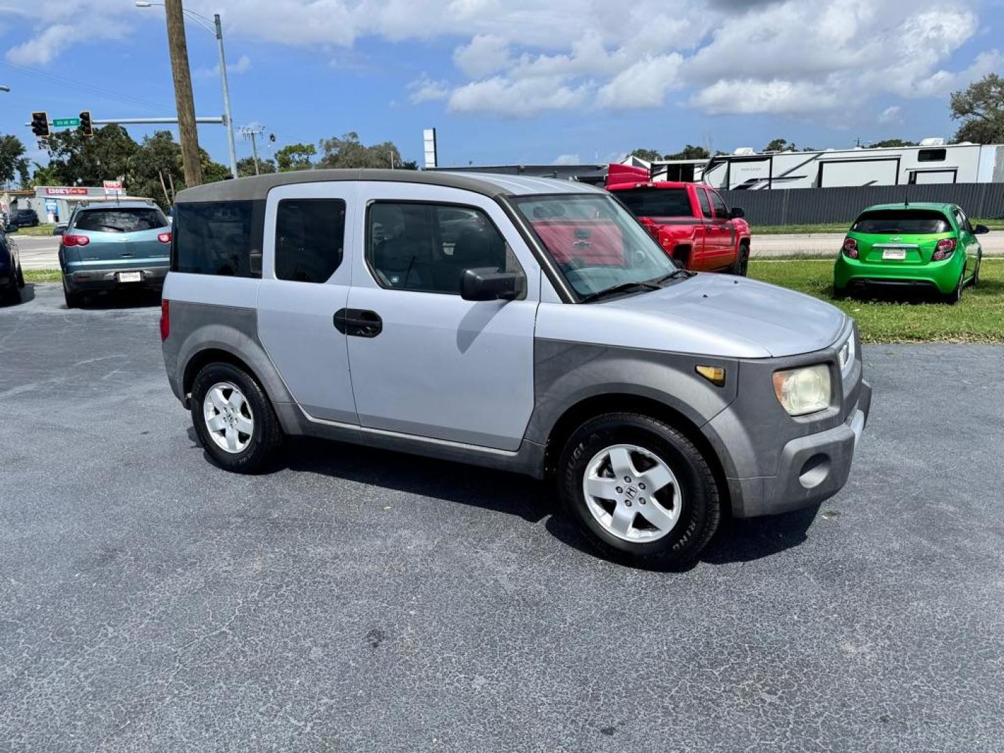 2003 SILVER HONDA ELEMENT EX (5J6YH286X3L) with an 2.4L engine, Automatic transmission, located at 2929 9th St. West, Bradenton, 34205, (941) 242-2810, 27.473591, -82.570679 - Photo#0