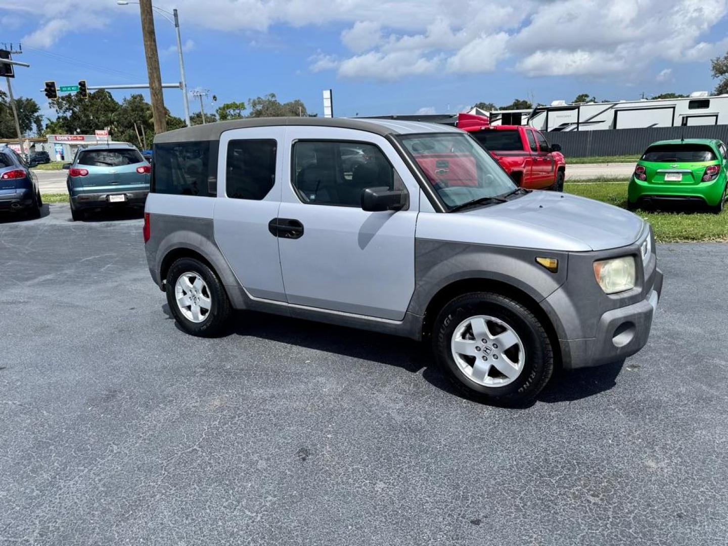 2003 SILVER HONDA ELEMENT EX (5J6YH286X3L) with an 2.4L engine, Automatic transmission, located at 2929 9th St. West, Bradenton, 34205, (941) 242-2810, 27.473591, -82.570679 - Photo#2