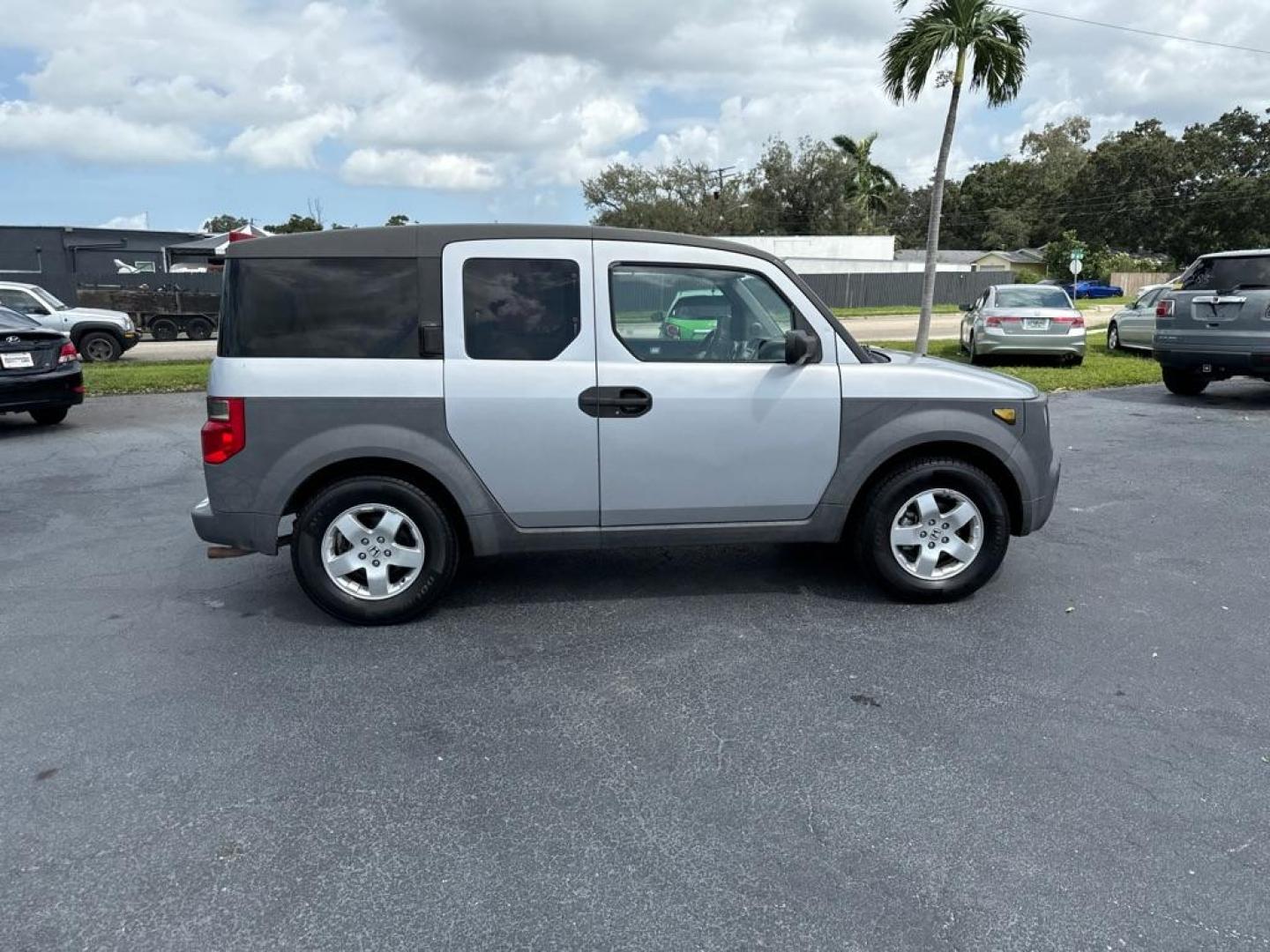 2003 SILVER HONDA ELEMENT EX (5J6YH286X3L) with an 2.4L engine, Automatic transmission, located at 2929 9th St. West, Bradenton, 34205, (941) 242-2810, 27.473591, -82.570679 - Photo#8