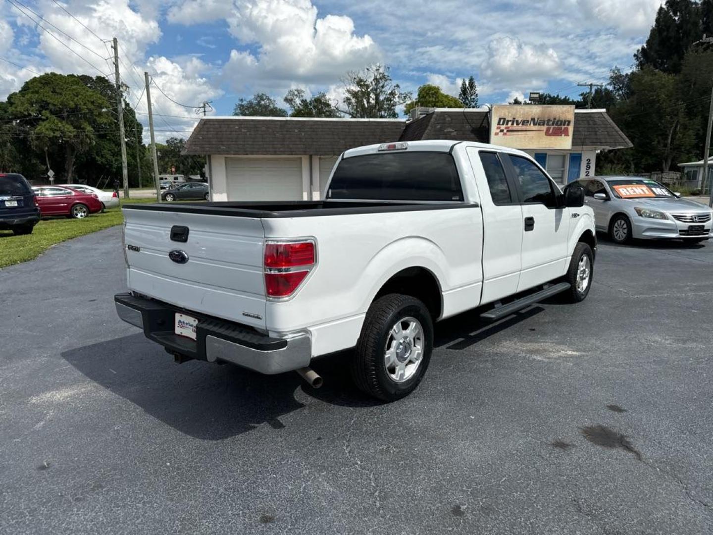 2013 WHITE FORD F150 SUPER CAB (1FTEX1CM0DK) with an 3.7L engine, Automatic transmission, located at 2929 9th St. West, Bradenton, 34205, (941) 242-2810, 27.473591, -82.570679 - Thanks for inquring into DriveNation USA! All vehicles listed can be viewed at www.drivenationusa.com for vehicle history reports and additonal info. We cannot quote any terms such as down payments or monthly payments without an application. You can apply directly at www.drivenationusa.com or by con - Photo#9