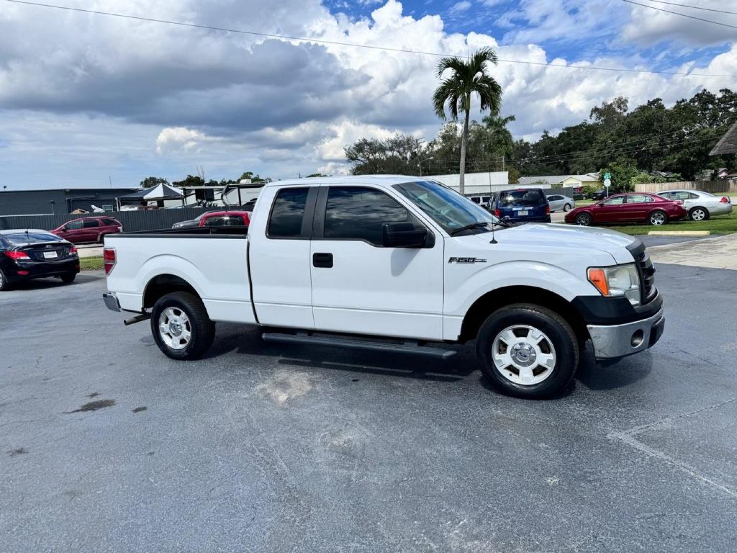 2013 WHITE FORD F150 SUPER CAB (1FTEX1CM0DK) with an 3.7L engine, Automatic transmission, located at 2929 9th St. West, Bradenton, 34205, (941) 242-2810, 27.473591, -82.570679 - Thanks for inquring into DriveNation USA! All vehicles listed can be viewed at www.drivenationusa.com for vehicle history reports and additonal info. We cannot quote any terms such as down payments or monthly payments without an application. You can apply directly at www.drivenationusa.com or by con - Photo#10