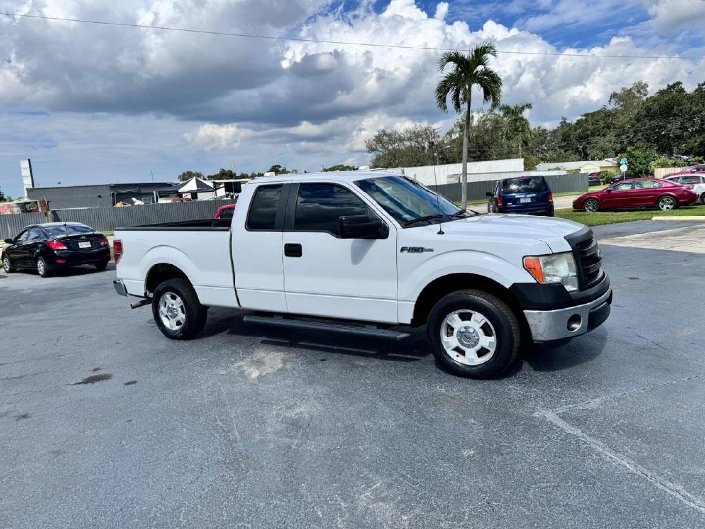 2013 WHITE FORD F150 SUPER CAB (1FTEX1CM0DK) with an 3.7L engine, Automatic transmission, located at 2929 9th St. West, Bradenton, 34205, (941) 242-2810, 27.473591, -82.570679 - Thanks for inquring into DriveNation USA! All vehicles listed can be viewed at www.drivenationusa.com for vehicle history reports and additonal info. We cannot quote any terms such as down payments or monthly payments without an application. You can apply directly at www.drivenationusa.com or by con - Photo#4