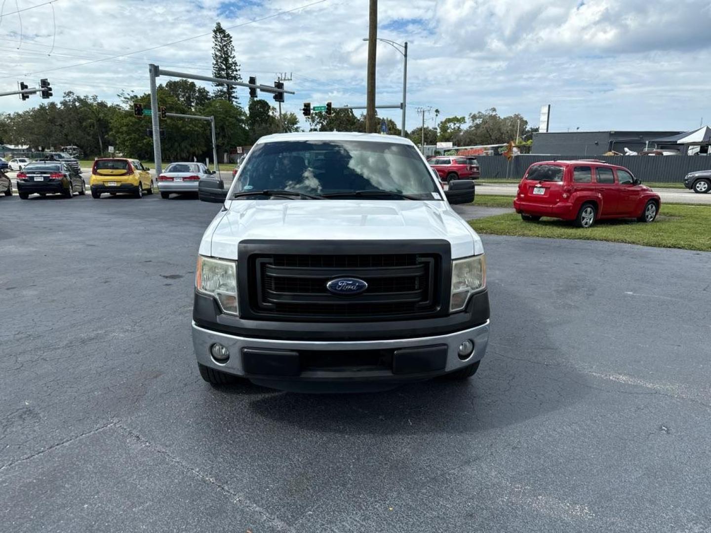 2013 WHITE FORD F150 SUPER CAB (1FTEX1CM0DK) with an 3.7L engine, Automatic transmission, located at 2929 9th St. West, Bradenton, 34205, (941) 242-2810, 27.473591, -82.570679 - Thanks for inquring into DriveNation USA! All vehicles listed can be viewed at www.drivenationusa.com for vehicle history reports and additonal info. We cannot quote any terms such as down payments or monthly payments without an application. You can apply directly at www.drivenationusa.com or by con - Photo#5