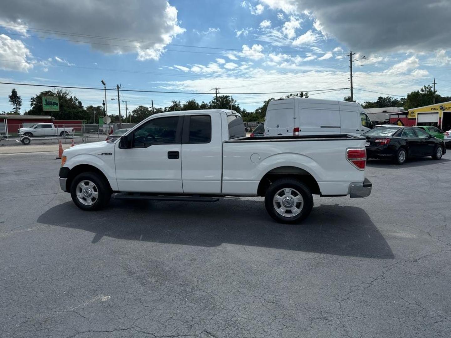 2013 WHITE FORD F150 SUPER CAB (1FTEX1CM0DK) with an 3.7L engine, Automatic transmission, located at 2929 9th St. West, Bradenton, 34205, (941) 242-2810, 27.473591, -82.570679 - Thanks for inquring into DriveNation USA! All vehicles listed can be viewed at www.drivenationusa.com for vehicle history reports and additonal info. We cannot quote any terms such as down payments or monthly payments without an application. You can apply directly at www.drivenationusa.com or by con - Photo#7