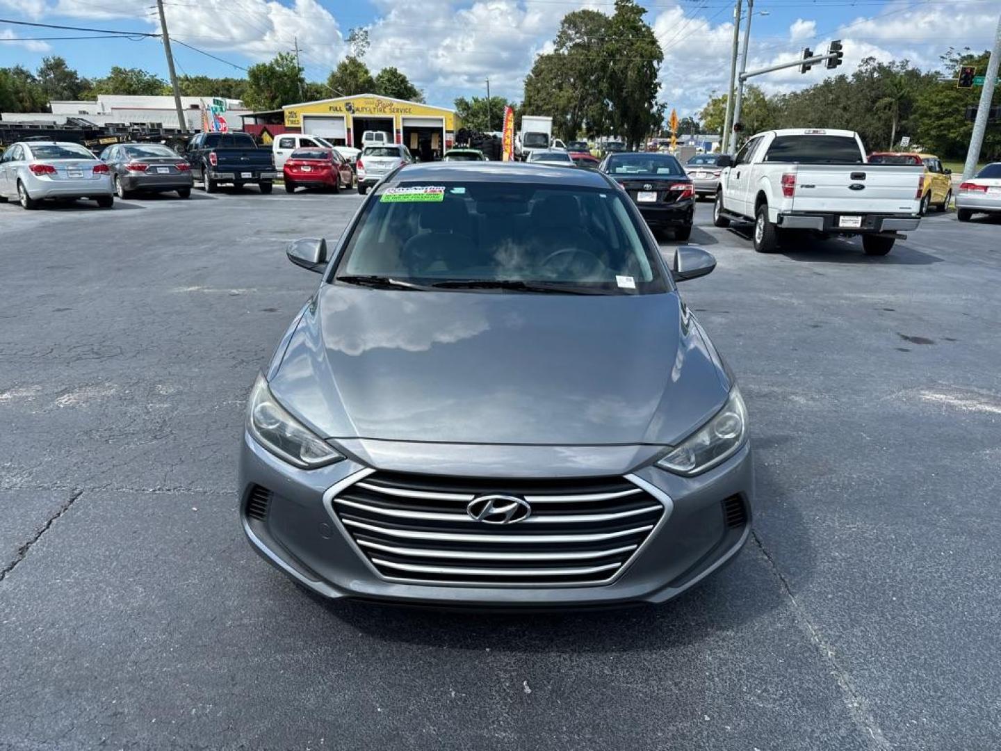 2018 GRAY HYUNDAI ELANTRA SE (KMHD74LF1JU) with an 2.0L engine, Automatic transmission, located at 2929 9th St. West, Bradenton, 34205, (941) 242-2810, 27.473591, -82.570679 - Photo#2