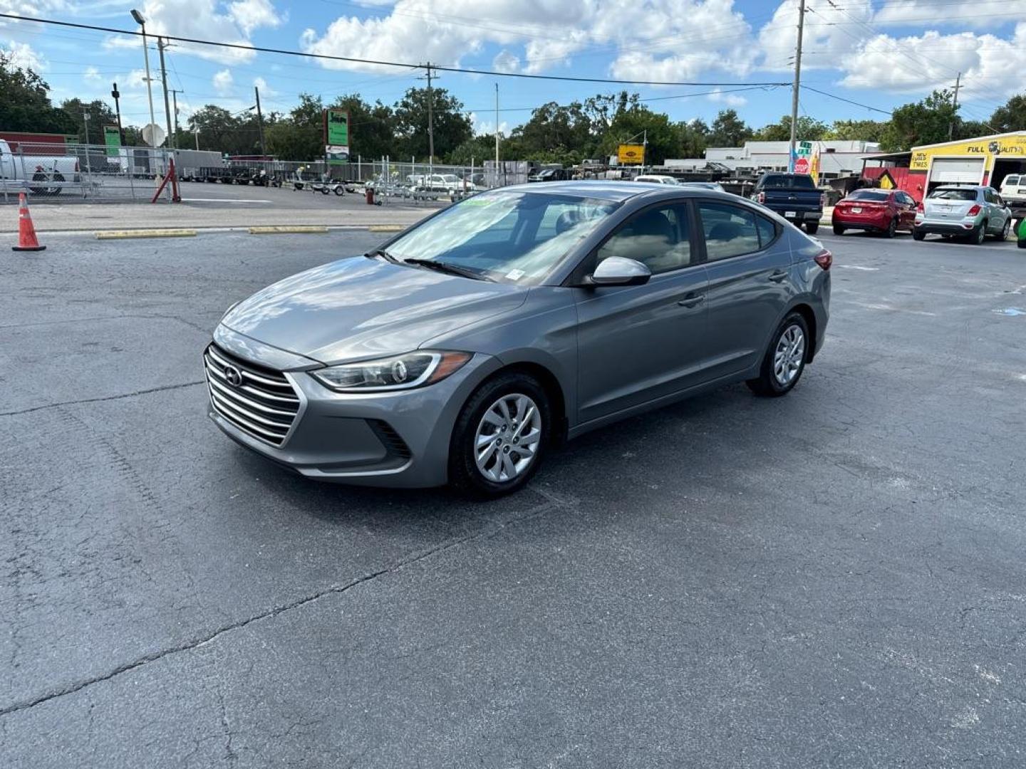 2018 GRAY HYUNDAI ELANTRA SE (KMHD74LF1JU) with an 2.0L engine, Automatic transmission, located at 2929 9th St. West, Bradenton, 34205, (941) 242-2810, 27.473591, -82.570679 - Thanks for inquring into DriveNation USA! All vehicles listed can be viewed at www.drivenationusa.com for vehicle history reports and additonal info. We cannot quote any terms such as down payments or monthly payments without an application. You can apply directly at www.drivenationusa.com or by con - Photo#3