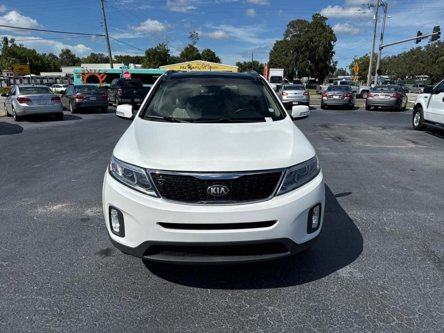 2014 WHITE KIA SORENTO EX (5XYKU4A72EG) with an 3.3L engine, Automatic transmission, located at 2929 9th St. West, Bradenton, 34205, (941) 242-2810, 27.473591, -82.570679 - Thanks for inquring into DriveNation USA! All vehicles listed can be viewed at www.drivenationusa.com for vehicle history reports and additonal info. We cannot quote any terms such as down payments or monthly payments without an application. You can apply directly at www.drivenationusa.com or by con - Photo#2