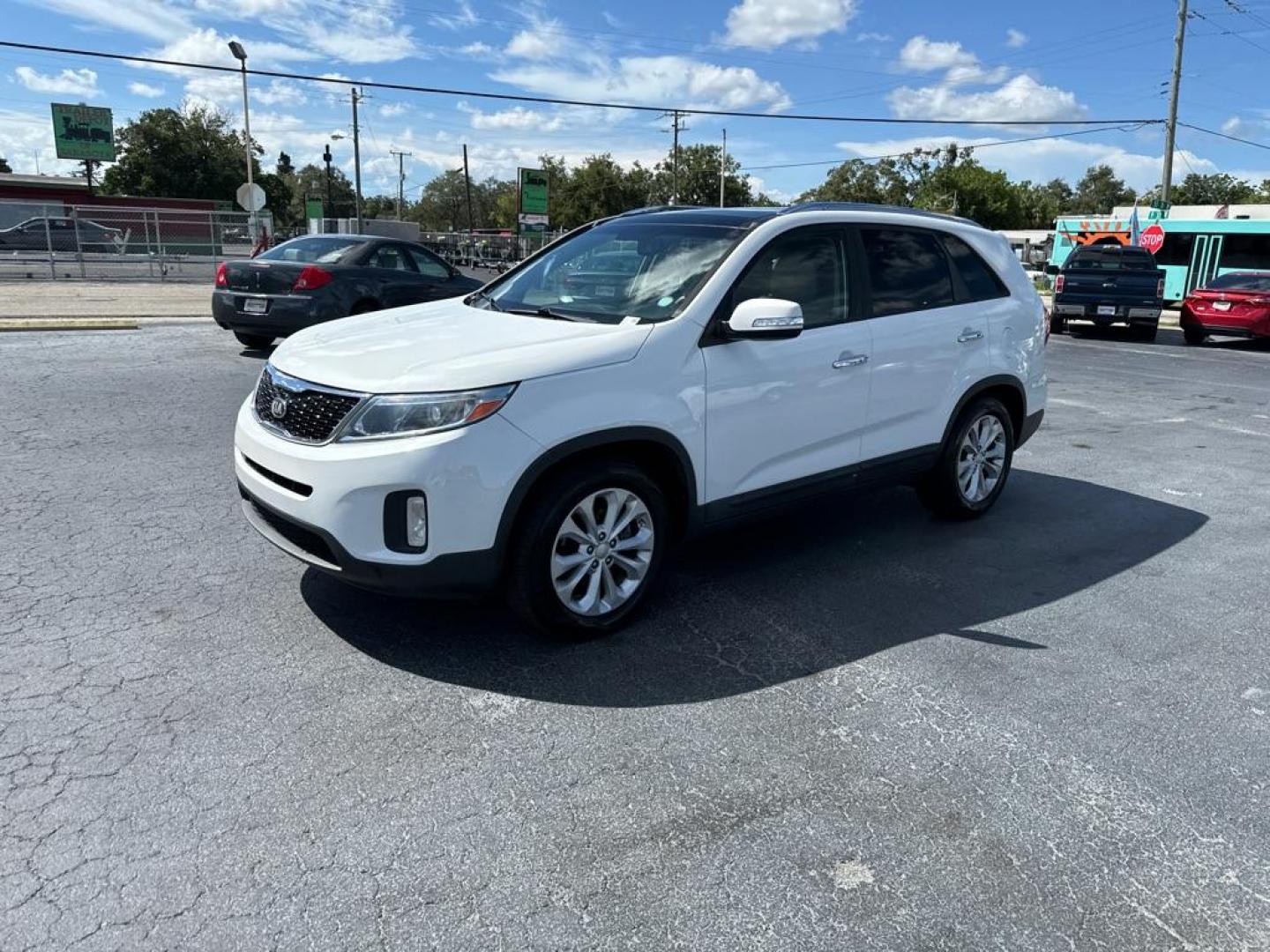 2014 WHITE KIA SORENTO EX (5XYKU4A72EG) with an 3.3L engine, Automatic transmission, located at 2929 9th St. West, Bradenton, 34205, (941) 242-2810, 27.473591, -82.570679 - Thanks for inquring into DriveNation USA! All vehicles listed can be viewed at www.drivenationusa.com for vehicle history reports and additonal info. We cannot quote any terms such as down payments or monthly payments without an application. You can apply directly at www.drivenationusa.com or by con - Photo#3