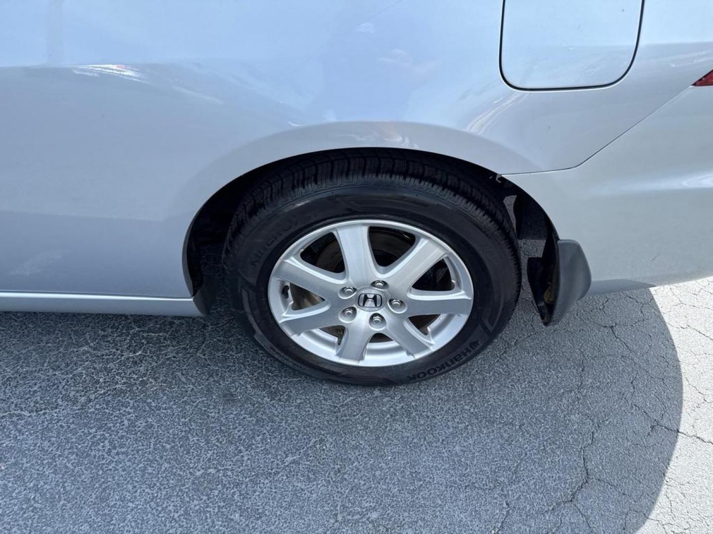 2005 SILVER HONDA ACCORD EX (1HGCM82615A) with an 3.0L engine, Automatic transmission, located at 2929 9th St. West, Bradenton, 34205, (941) 242-2810, 27.473591, -82.570679 - Thanks for inquring into DriveNation USA! All vehicles listed can be viewed at www.drivenationusa.com for vehicle history reports and additonal info. We cannot quote any terms such as down payments or monthly payments without an application. You can apply directly at www.drivenationusa.com or by con - Photo#9