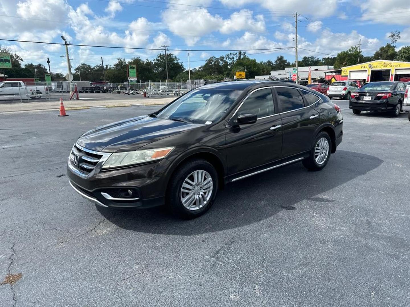 2015 BROWN HONDA CROSSTOUR EX (5J6TF3H39FL) with an 2.4L engine, Automatic transmission, located at 2929 9th St. West, Bradenton, 34205, (941) 242-2810, 27.473591, -82.570679 - Photo#3