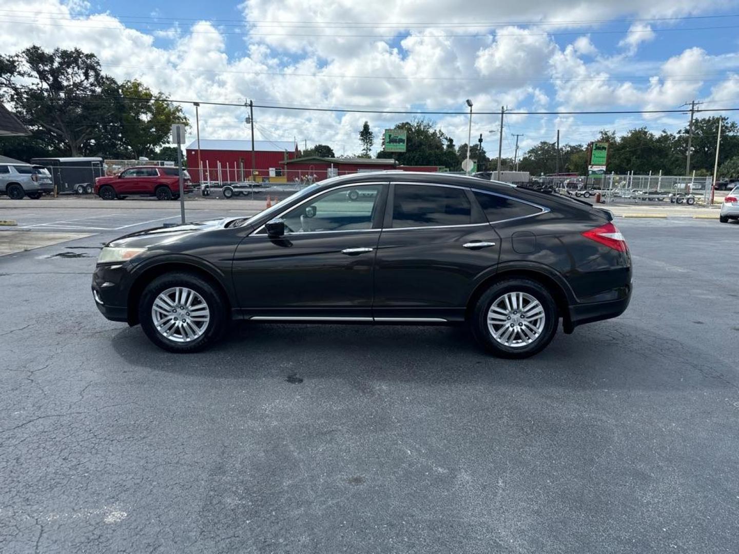 2015 BROWN HONDA CROSSTOUR EX (5J6TF3H39FL) with an 2.4L engine, Automatic transmission, located at 2929 9th St. West, Bradenton, 34205, (941) 242-2810, 27.473591, -82.570679 - Photo#4