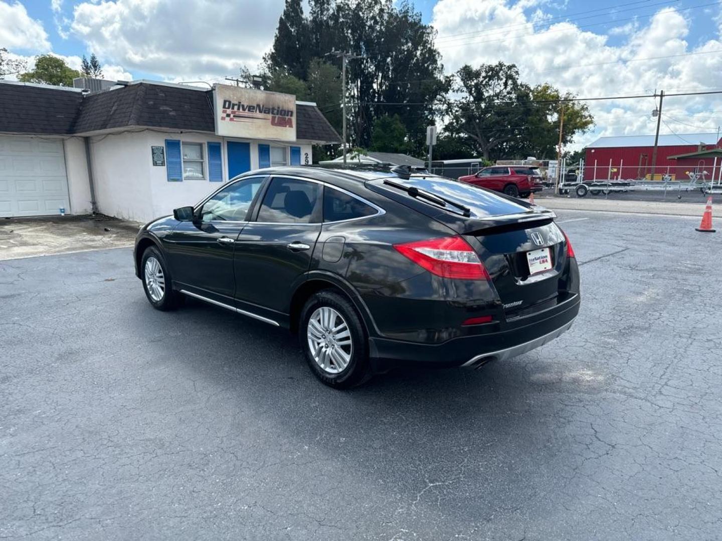 2015 BROWN HONDA CROSSTOUR EX (5J6TF3H39FL) with an 2.4L engine, Automatic transmission, located at 2929 9th St. West, Bradenton, 34205, (941) 242-2810, 27.473591, -82.570679 - Photo#5