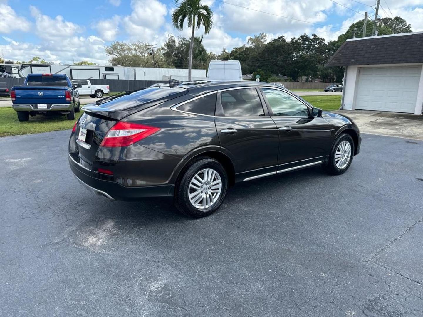 2015 BROWN HONDA CROSSTOUR EX (5J6TF3H39FL) with an 2.4L engine, Automatic transmission, located at 2929 9th St. West, Bradenton, 34205, (941) 242-2810, 27.473591, -82.570679 - Photo#7