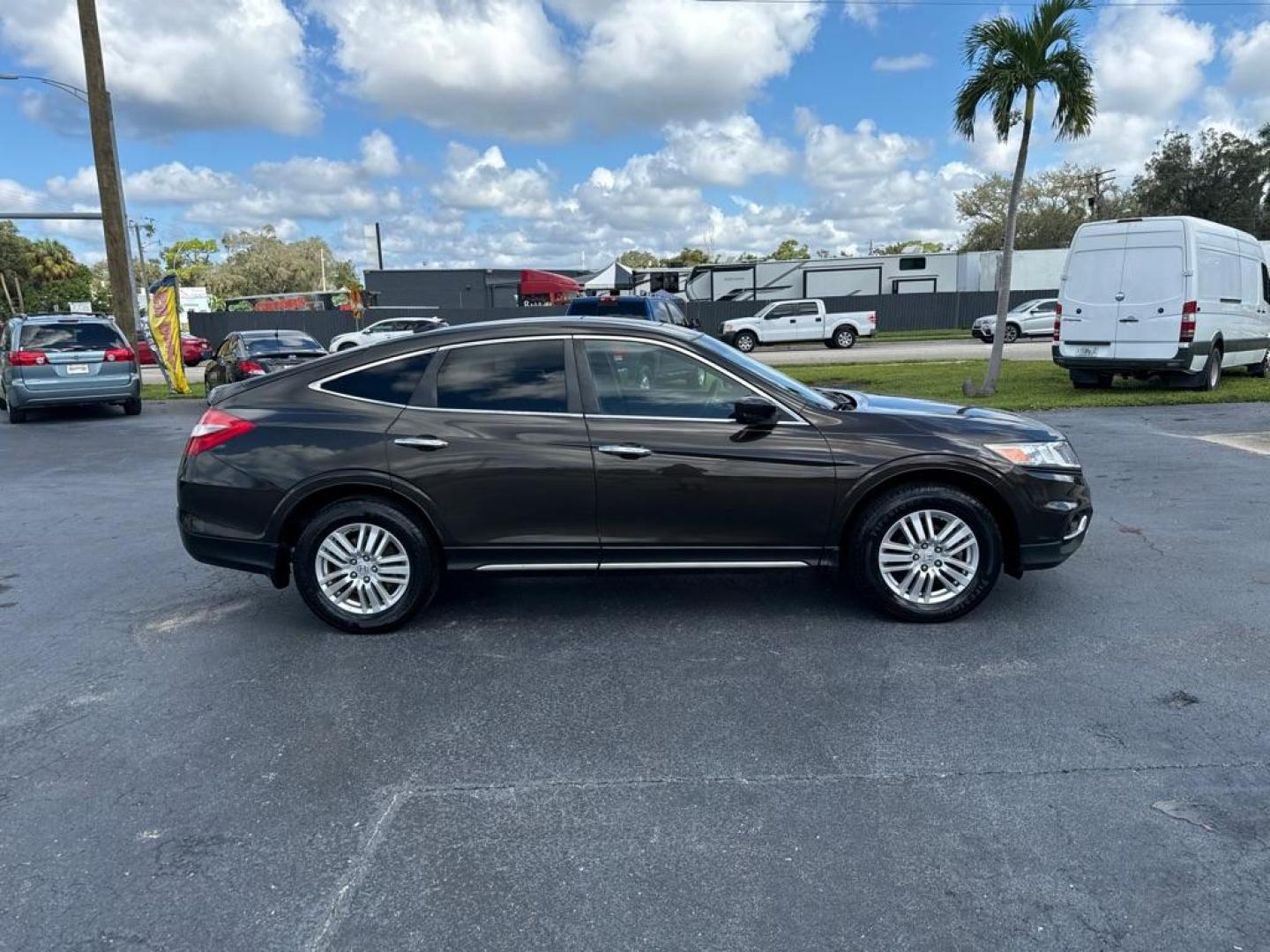 2015 BROWN HONDA CROSSTOUR EX (5J6TF3H39FL) with an 2.4L engine, Automatic transmission, located at 2929 9th St. West, Bradenton, 34205, (941) 242-2810, 27.473591, -82.570679 - Photo#8