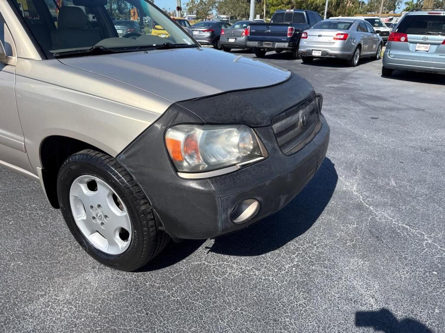 2006 GOLD TOYOTA HIGHLANDER LIMITED (JTEDP21A460) with an 3.3L engine, Automatic transmission, located at 2929 9th St. West, Bradenton, 34205, (941) 242-2810, 27.473591, -82.570679 - Thanks for inquring into DriveNation USA! All vehicles listed can be viewed at www.drivenationusa.com for vehicle history reports and additonal info. We cannot quote any terms such as down payments or monthly payments without an application. You can apply directly at www.drivenationusa.com or by con - Photo#9