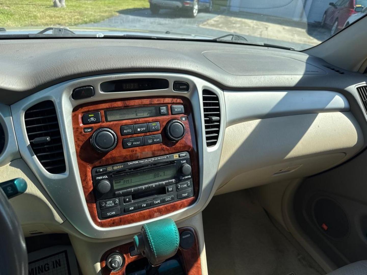 2006 GOLD TOYOTA HIGHLANDER LIMITED (JTEDP21A460) with an 3.3L engine, Automatic transmission, located at 2929 9th St. West, Bradenton, 34205, (941) 242-2810, 27.473591, -82.570679 - Thanks for inquring into DriveNation USA! All vehicles listed can be viewed at www.drivenationusa.com for vehicle history reports and additonal info. We cannot quote any terms such as down payments or monthly payments without an application. You can apply directly at www.drivenationusa.com or by con - Photo#17