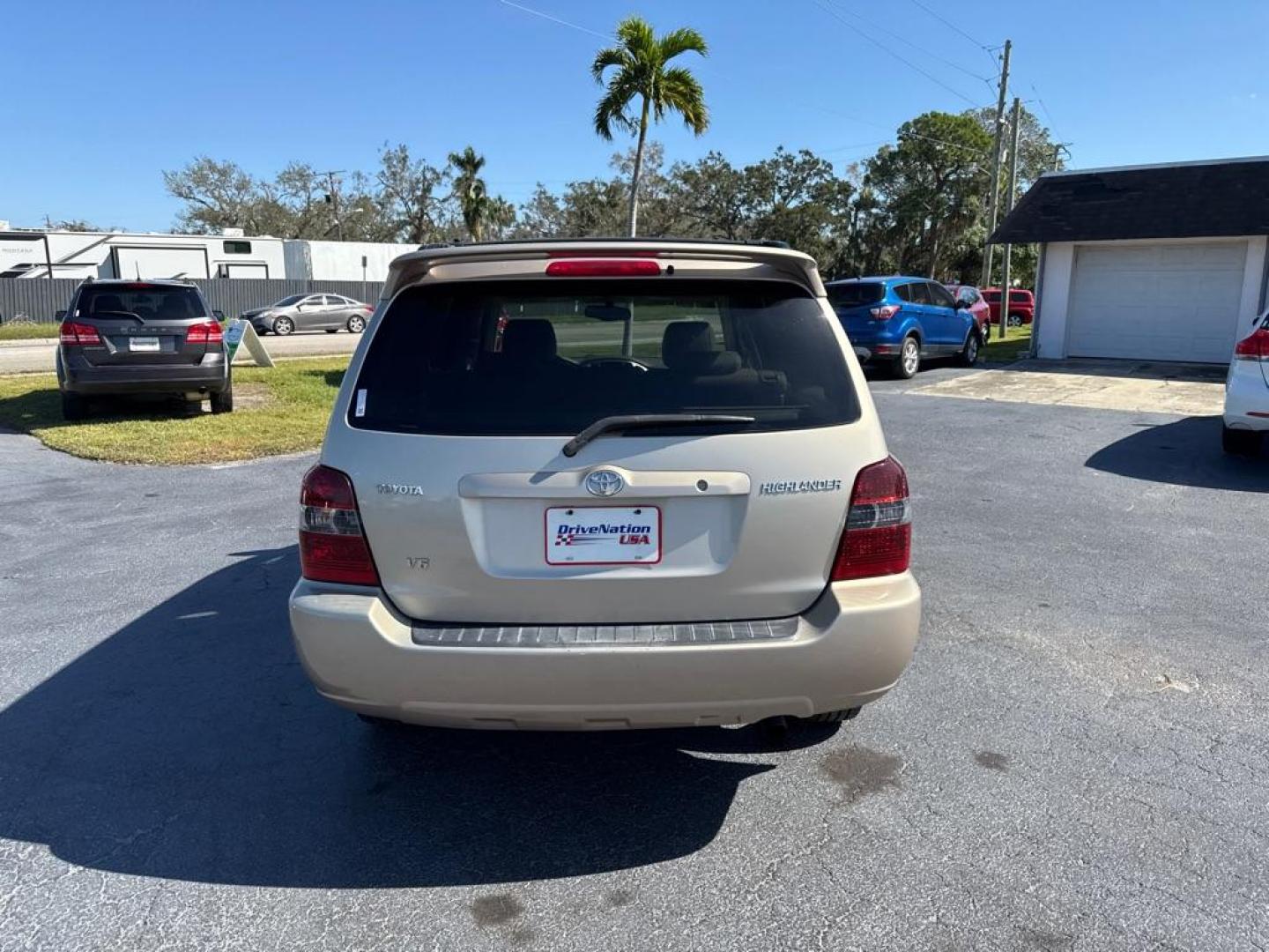 2006 GOLD TOYOTA HIGHLANDER LIMITED (JTEDP21A460) with an 3.3L engine, Automatic transmission, located at 2929 9th St. West, Bradenton, 34205, (941) 242-2810, 27.473591, -82.570679 - Thanks for inquring into DriveNation USA! All vehicles listed can be viewed at www.drivenationusa.com for vehicle history reports and additonal info. We cannot quote any terms such as down payments or monthly payments without an application. You can apply directly at www.drivenationusa.com or by con - Photo#6