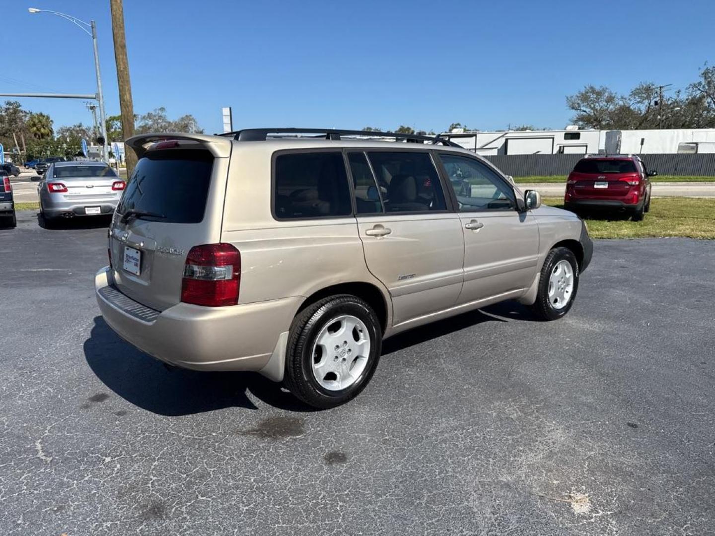 2006 GOLD TOYOTA HIGHLANDER LIMITED (JTEDP21A460) with an 3.3L engine, Automatic transmission, located at 2929 9th St. West, Bradenton, 34205, (941) 242-2810, 27.473591, -82.570679 - Thanks for inquring into DriveNation USA! All vehicles listed can be viewed at www.drivenationusa.com for vehicle history reports and additonal info. We cannot quote any terms such as down payments or monthly payments without an application. You can apply directly at www.drivenationusa.com or by con - Photo#7