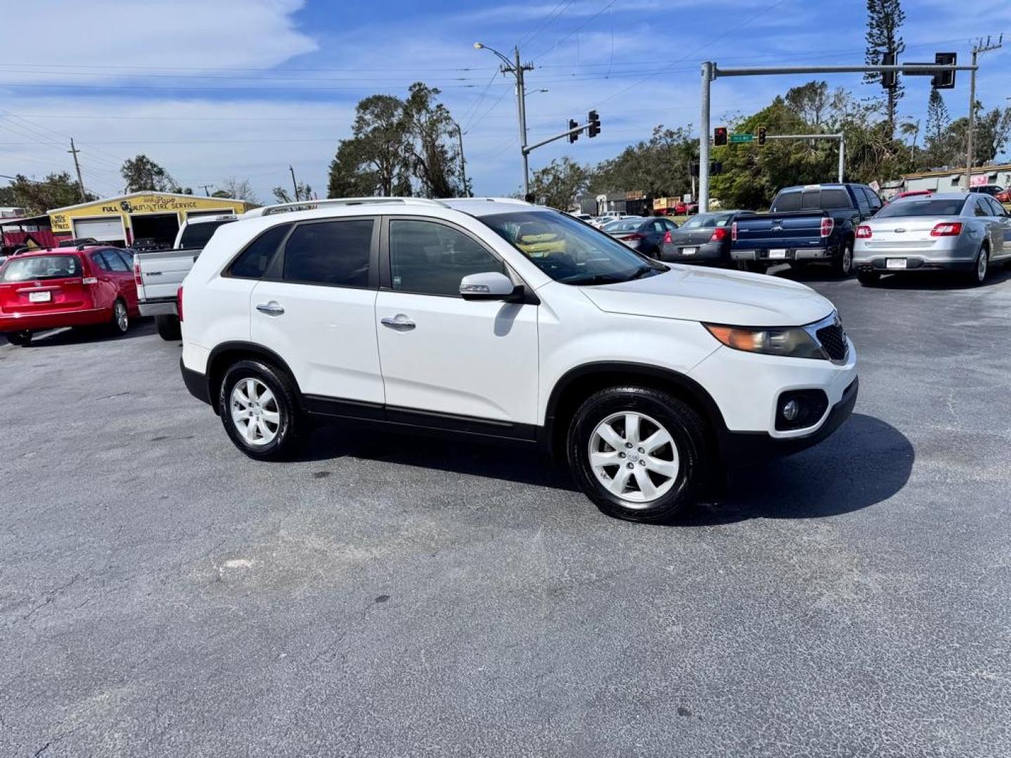 2013 WHITE KIA SORENTO LX (5XYKT3A61DG) with an 2.4L engine, Automatic transmission, located at 2929 9th St. West, Bradenton, 34205, (941) 242-2810, 27.473591, -82.570679 - Thanks for inquring into DriveNation USA! All vehicles listed can be viewed at www.drivenationusa.com for vehicle history reports and additonal info. We cannot quote any terms such as down payments or monthly payments without an application. You can apply directly at www.drivenationusa.com or by con - Photo#0