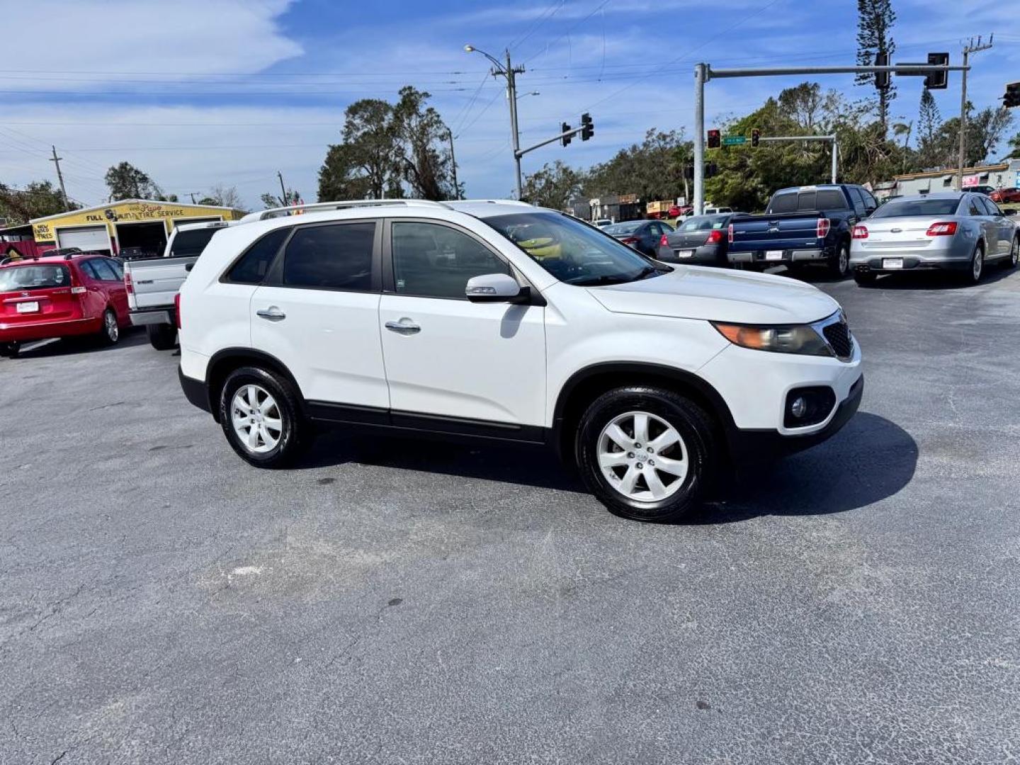 2013 WHITE KIA SORENTO LX (5XYKT3A61DG) with an 2.4L engine, Automatic transmission, located at 2929 9th St. West, Bradenton, 34205, (941) 242-2810, 27.473591, -82.570679 - Thanks for inquring into DriveNation USA! All vehicles listed can be viewed at www.drivenationusa.com for vehicle history reports and additonal info. We cannot quote any terms such as down payments or monthly payments without an application. You can apply directly at www.drivenationusa.com or by con - Photo#1