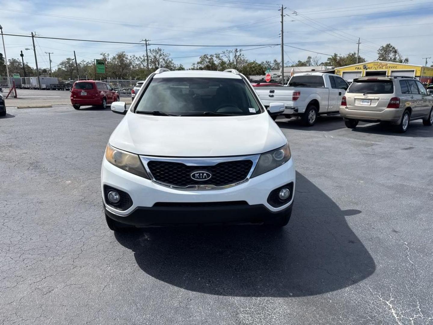 2013 WHITE KIA SORENTO LX (5XYKT3A61DG) with an 2.4L engine, Automatic transmission, located at 2929 9th St. West, Bradenton, 34205, (941) 242-2810, 27.473591, -82.570679 - Thanks for inquring into DriveNation USA! All vehicles listed can be viewed at www.drivenationusa.com for vehicle history reports and additonal info. We cannot quote any terms such as down payments or monthly payments without an application. You can apply directly at www.drivenationusa.com or by con - Photo#2