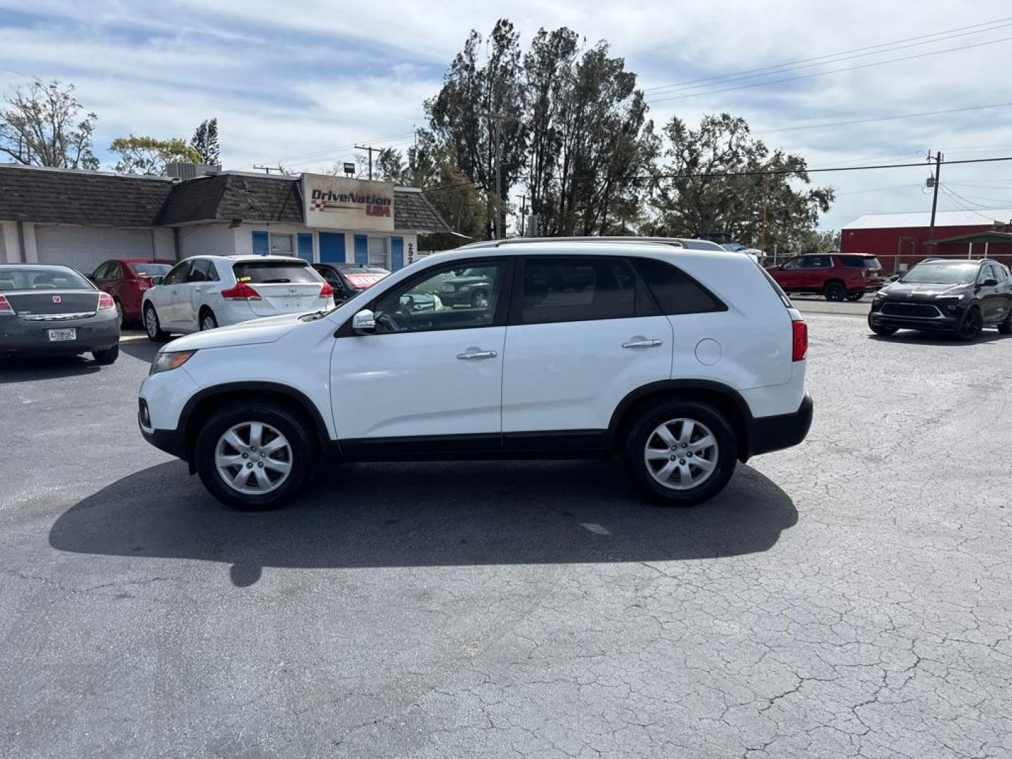 2013 WHITE KIA SORENTO LX (5XYKT3A61DG) with an 2.4L engine, Automatic transmission, located at 2929 9th St. West, Bradenton, 34205, (941) 242-2810, 27.473591, -82.570679 - Thanks for inquring into DriveNation USA! All vehicles listed can be viewed at www.drivenationusa.com for vehicle history reports and additonal info. We cannot quote any terms such as down payments or monthly payments without an application. You can apply directly at www.drivenationusa.com or by con - Photo#4