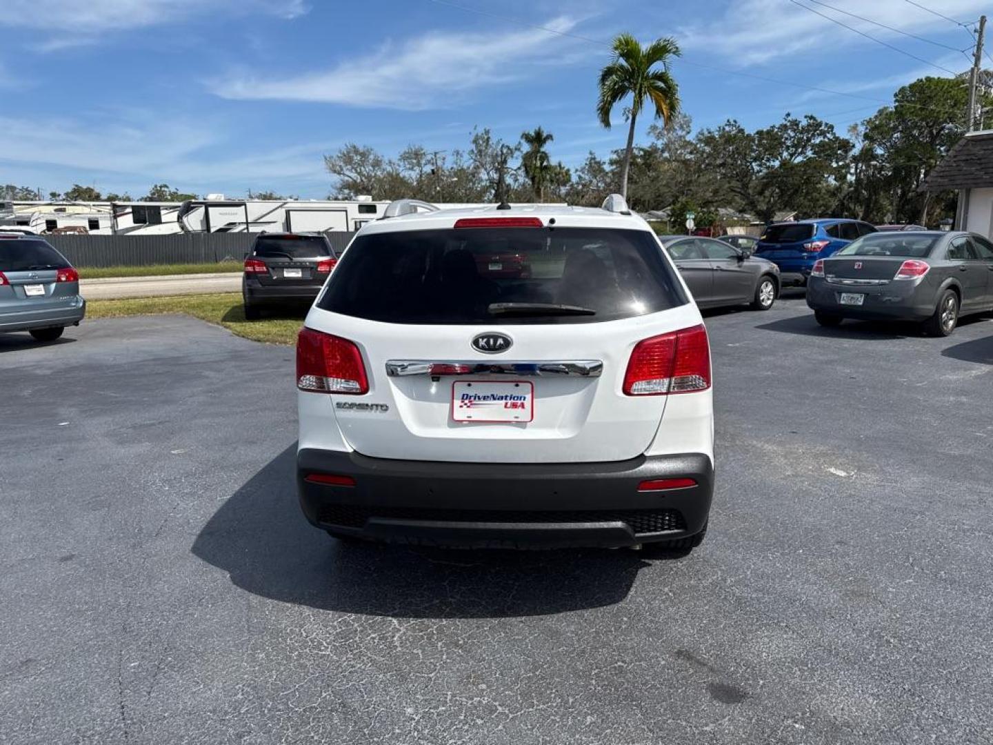 2013 WHITE KIA SORENTO LX (5XYKT3A61DG) with an 2.4L engine, Automatic transmission, located at 2929 9th St. West, Bradenton, 34205, (941) 242-2810, 27.473591, -82.570679 - Thanks for inquring into DriveNation USA! All vehicles listed can be viewed at www.drivenationusa.com for vehicle history reports and additonal info. We cannot quote any terms such as down payments or monthly payments without an application. You can apply directly at www.drivenationusa.com or by con - Photo#6