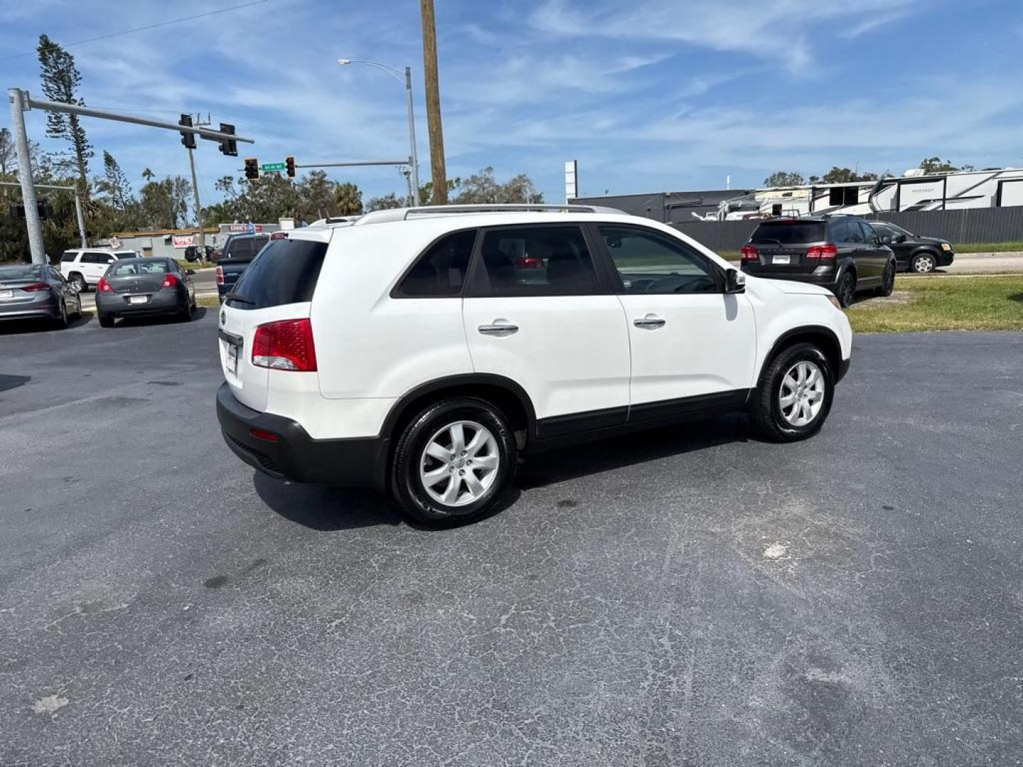 2013 WHITE KIA SORENTO LX (5XYKT3A61DG) with an 2.4L engine, Automatic transmission, located at 2929 9th St. West, Bradenton, 34205, (941) 242-2810, 27.473591, -82.570679 - Thanks for inquring into DriveNation USA! All vehicles listed can be viewed at www.drivenationusa.com for vehicle history reports and additonal info. We cannot quote any terms such as down payments or monthly payments without an application. You can apply directly at www.drivenationusa.com or by con - Photo#7