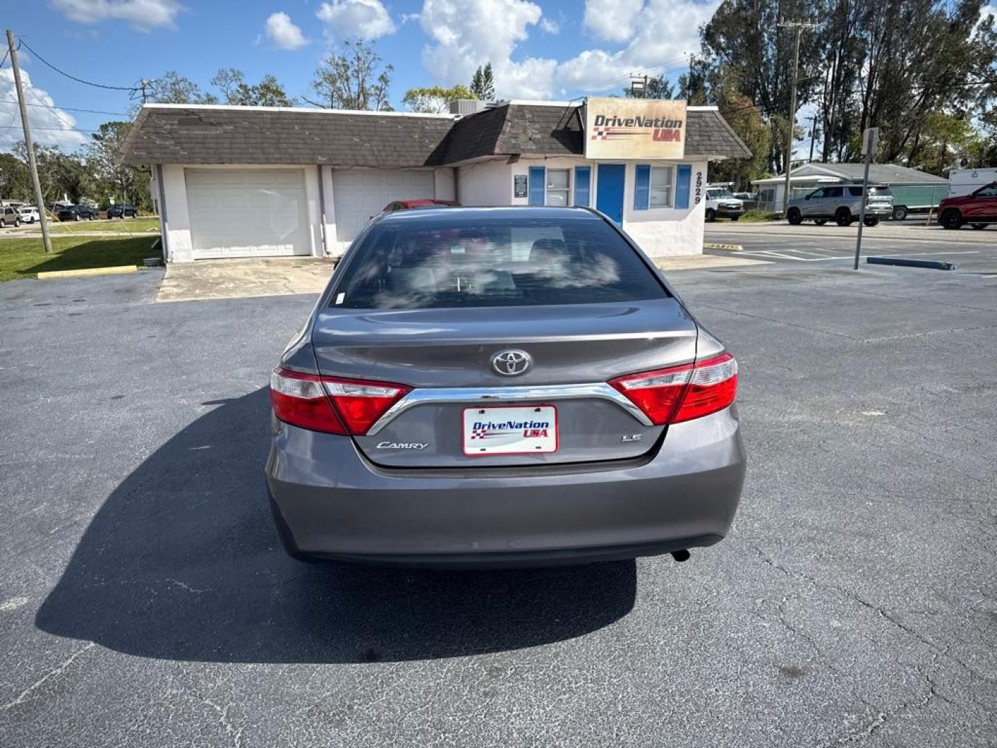 2017 GRAY TOYOTA CAMRY LE (4T1BF1FK9HU) with an 2.5L engine, Automatic transmission, located at 2929 9th St. West, Bradenton, 34205, (941) 242-2810, 27.473591, -82.570679 - Thanks for inquring into DriveNation USA! All vehicles listed can be viewed at www.drivenationusa.com for vehicle history reports and additonal info. We cannot quote any terms such as down payments or monthly payments without an application. You can apply directly at www.drivenationusa.com or by con - Photo#5