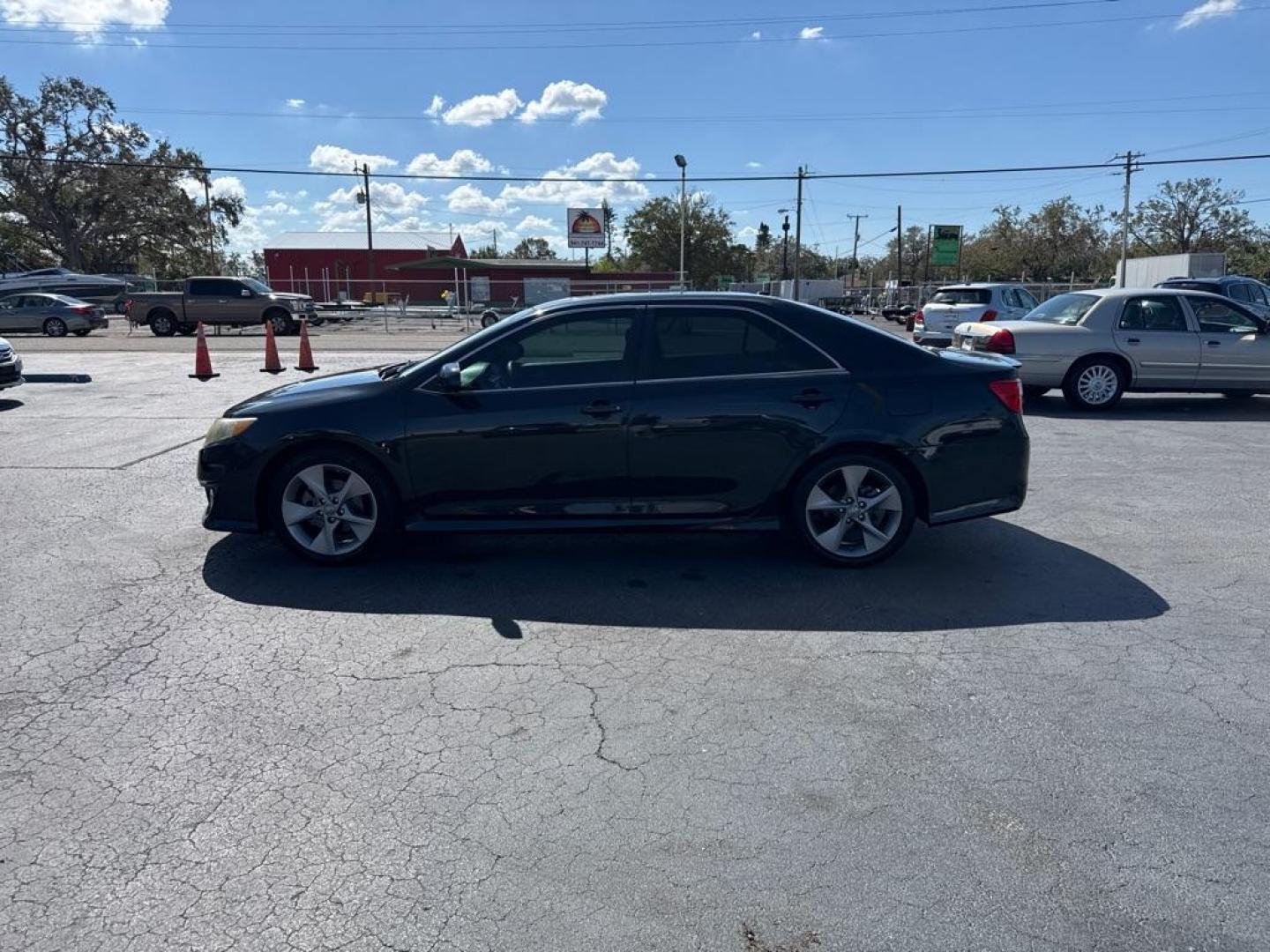 2014 GRAY TOYOTA CAMRY SE (4T1BK1FK9EU) with an 3.5L engine, Automatic transmission, located at 2929 9th St. West, Bradenton, 34205, (941) 242-2810, 27.473591, -82.570679 - Thanks for inquring into DriveNation USA! All vehicles listed can be viewed at www.drivenationusa.com for vehicle history reports and additonal info. We cannot quote any terms such as down payments or monthly payments without an application. You can apply directly at www.drivenationusa.com or by con - Photo#4