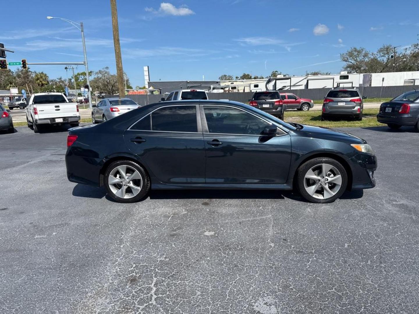 2014 GRAY TOYOTA CAMRY SE (4T1BK1FK9EU) with an 3.5L engine, Automatic transmission, located at 2929 9th St. West, Bradenton, 34205, (941) 242-2810, 27.473591, -82.570679 - Thanks for inquring into DriveNation USA! All vehicles listed can be viewed at www.drivenationusa.com for vehicle history reports and additonal info. We cannot quote any terms such as down payments or monthly payments without an application. You can apply directly at www.drivenationusa.com or by con - Photo#8