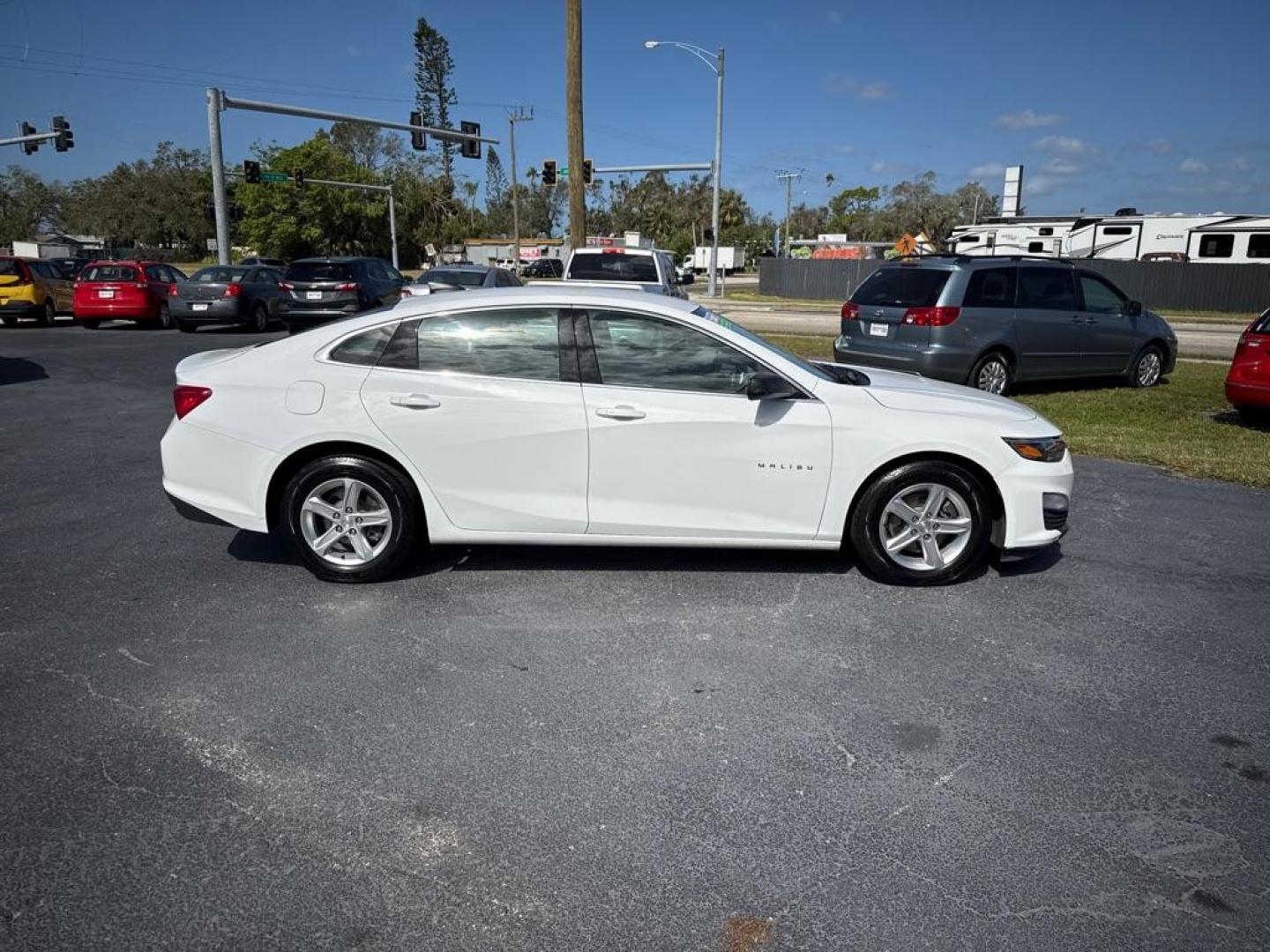 2021 WHITE CHEVROLET MALIBU LS (1G1ZC5ST8MF) with an 1.5L engine, Continuously Variable transmission, located at 2929 9th St. West, Bradenton, 34205, (941) 242-2810, 27.473591, -82.570679 - Thanks for inquring into DriveNation USA! All vehicles listed can be viewed at www.drivenationusa.com for vehicle history reports and additonal info. We cannot quote any terms such as down payments or monthly payments without an application. You can apply directly at www.drivenationusa.com or by con - Photo#8