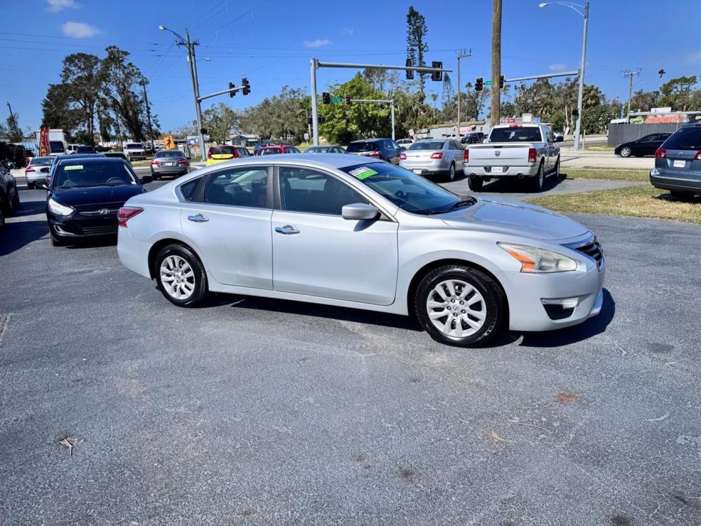 2015 SILVER NISSAN ALTIMA 2.5 (1N4AL3AP5FN) with an 2.5L engine, Continuously Variable transmission, located at 2929 9th St. West, Bradenton, 34205, (941) 242-2810, 27.473591, -82.570679 - Thanks for inquring into DriveNation USA! All vehicles listed can be viewed at www.drivenationusa.com for vehicle history reports and additonal info. We cannot quote any terms such as down payments or monthly payments without an application. You can apply directly at www.drivenationusa.com or by con - Photo#0