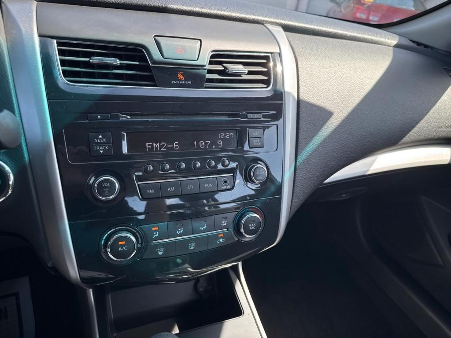 2015 SILVER NISSAN ALTIMA 2.5 (1N4AL3AP5FN) with an 2.5L engine, Continuously Variable transmission, located at 2929 9th St. West, Bradenton, 34205, (941) 242-2810, 27.473591, -82.570679 - Thanks for inquring into DriveNation USA! All vehicles listed can be viewed at www.drivenationusa.com for vehicle history reports and additonal info. We cannot quote any terms such as down payments or monthly payments without an application. You can apply directly at www.drivenationusa.com or by con - Photo#11