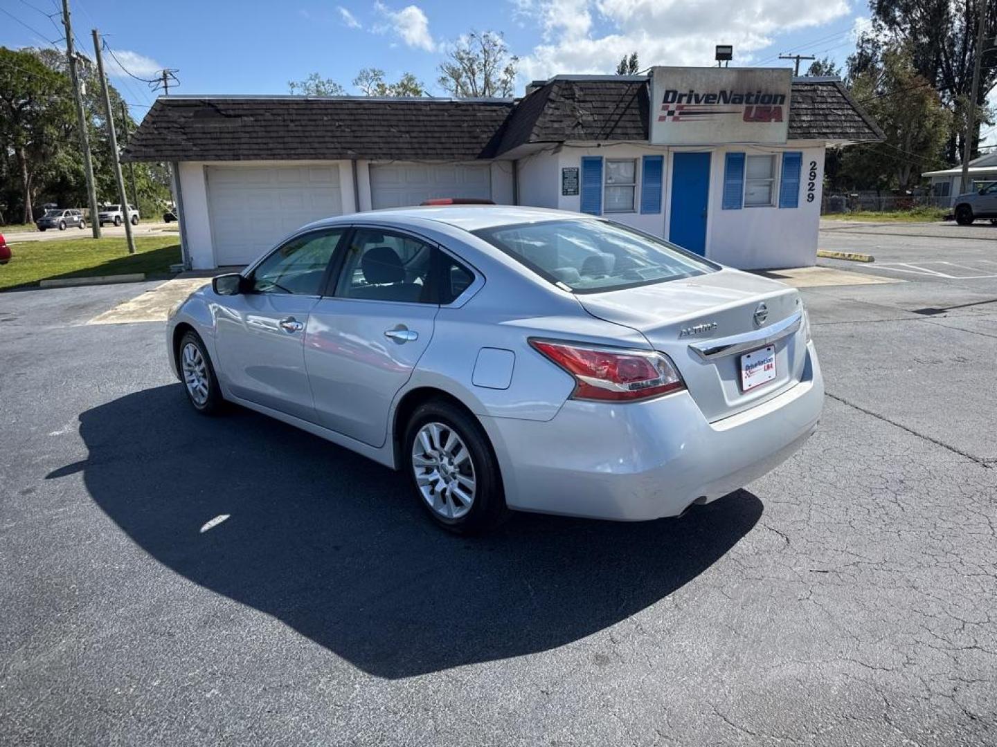 2015 SILVER NISSAN ALTIMA 2.5 (1N4AL3AP5FN) with an 2.5L engine, Continuously Variable transmission, located at 2929 9th St. West, Bradenton, 34205, (941) 242-2810, 27.473591, -82.570679 - Thanks for inquring into DriveNation USA! All vehicles listed can be viewed at www.drivenationusa.com for vehicle history reports and additonal info. We cannot quote any terms such as down payments or monthly payments without an application. You can apply directly at www.drivenationusa.com or by con - Photo#5