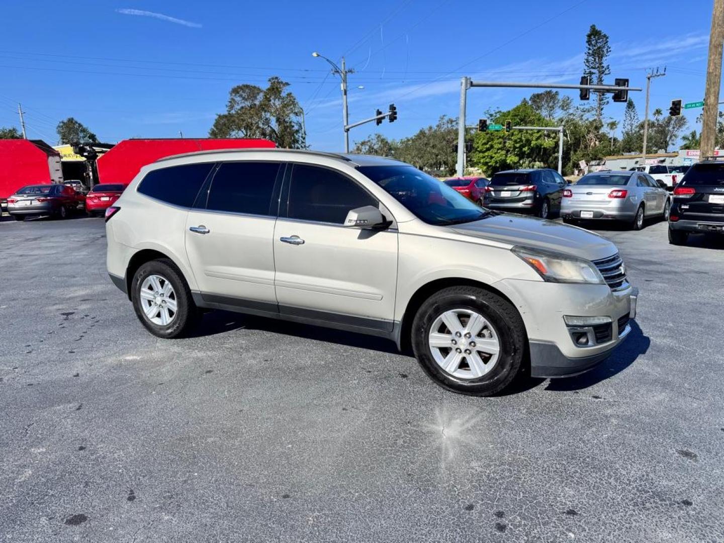 2014 SILVER CHEVROLET TRAVERSE LT (1GNKRGKD9EJ) with an 3.6L engine, Automatic transmission, located at 2929 9th St. West, Bradenton, 34205, (941) 242-2810, 27.473591, -82.570679 - Photo#13