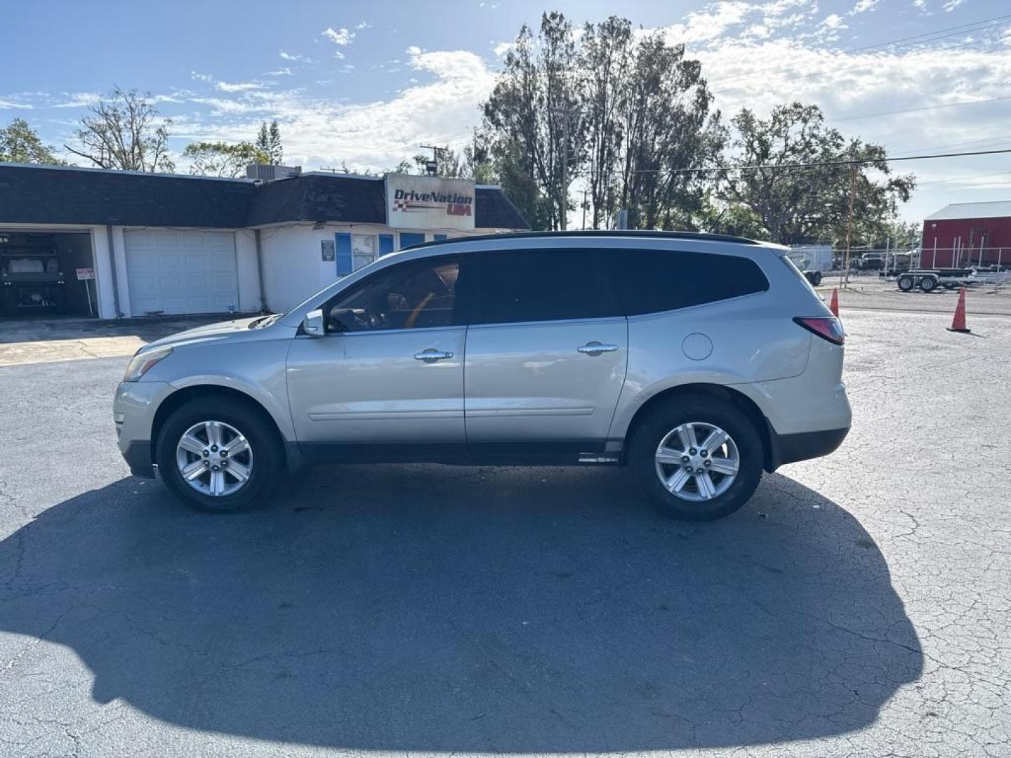 2014 SILVER CHEVROLET TRAVERSE LT (1GNKRGKD9EJ) with an 3.6L engine, Automatic transmission, located at 2929 9th St. West, Bradenton, 34205, (941) 242-2810, 27.473591, -82.570679 - Photo#3