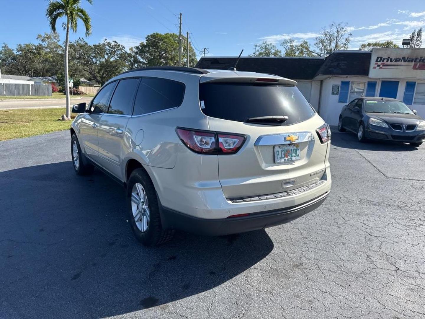 2014 SILVER CHEVROLET TRAVERSE LT (1GNKRGKD9EJ) with an 3.6L engine, Automatic transmission, located at 2929 9th St. West, Bradenton, 34205, (941) 242-2810, 27.473591, -82.570679 - Photo#4