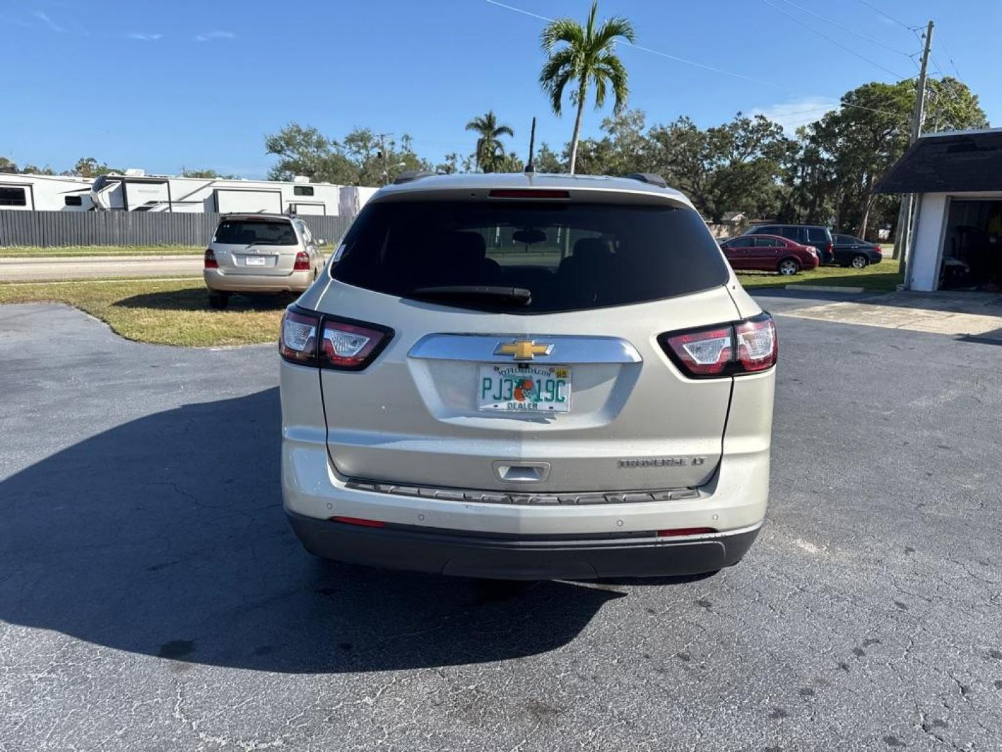 2014 SILVER CHEVROLET TRAVERSE LT (1GNKRGKD9EJ) with an 3.6L engine, Automatic transmission, located at 2929 9th St. West, Bradenton, 34205, (941) 242-2810, 27.473591, -82.570679 - Photo#5