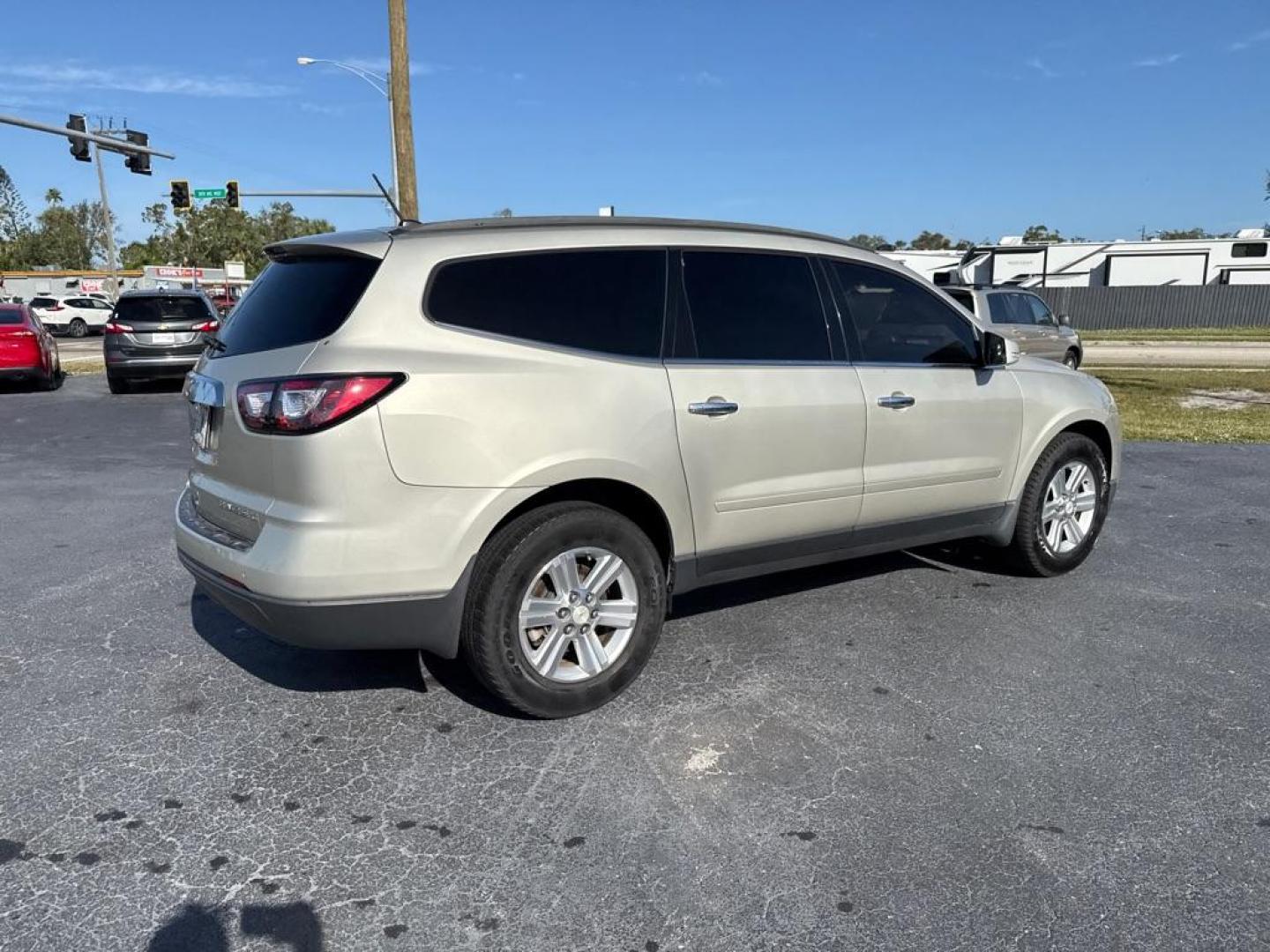 2014 SILVER CHEVROLET TRAVERSE LT (1GNKRGKD9EJ) with an 3.6L engine, Automatic transmission, located at 2929 9th St. West, Bradenton, 34205, (941) 242-2810, 27.473591, -82.570679 - Photo#6