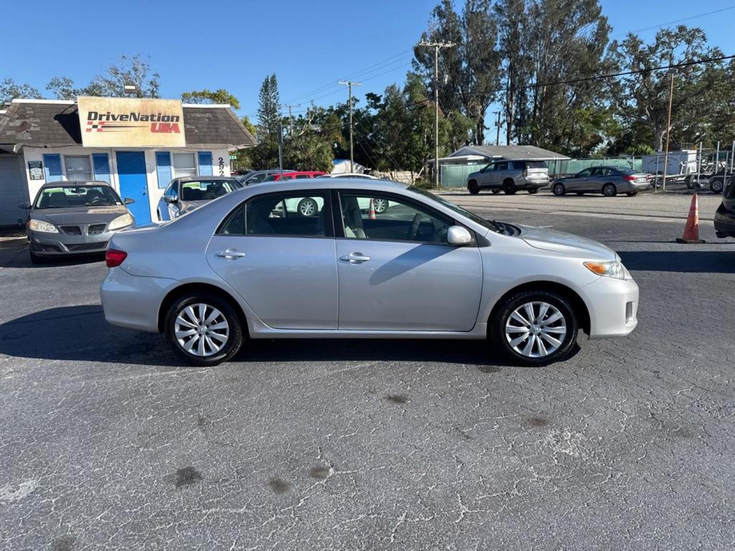 2013 SILVER TOYOTA COROLLA SE (2T1BU4EE3DC) with an 1.8L engine, Automatic transmission, located at 2929 9th St. West, Bradenton, 34205, (941) 242-2810, 27.473591, -82.570679 - Thanks for inquring into DriveNation USA! All vehicles listed can be viewed at www.drivenationusa.com for vehicle history reports and additonal info. We cannot quote any terms such as down payments or monthly payments without an application. You can apply directly at www.drivenationusa.com or by con - Photo#7