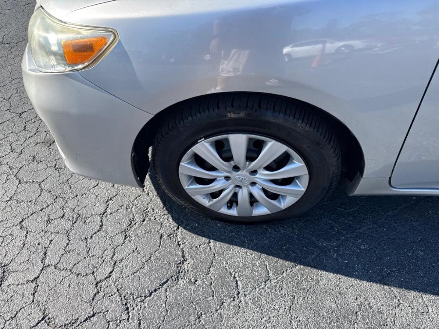 2013 SILVER TOYOTA COROLLA SE (2T1BU4EE3DC) with an 1.8L engine, Automatic transmission, located at 2929 9th St. West, Bradenton, 34205, (941) 242-2810, 27.473591, -82.570679 - Thanks for inquring into DriveNation USA! All vehicles listed can be viewed at www.drivenationusa.com for vehicle history reports and additonal info. We cannot quote any terms such as down payments or monthly payments without an application. You can apply directly at www.drivenationusa.com or by con - Photo#8