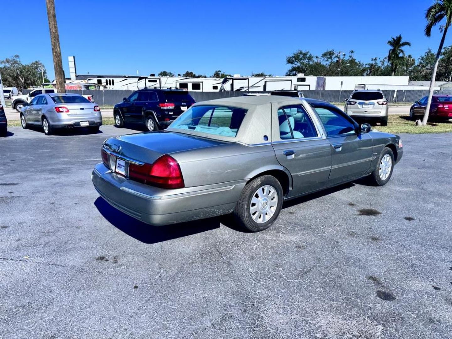 2004 GRAY MERCURY GRAND MARQUIS LS (2MEFM75W94X) with an 4.6L engine, Automatic transmission, located at 2929 9th St. West, Bradenton, 34205, (941) 242-2810, 27.473591, -82.570679 - Thanks for inquring into DriveNation USA! All vehicles listed can be viewed at www.drivenationusa.com for vehicle history reports and additonal info. We cannot quote any terms such as down payments or monthly payments without an application. You can apply directly at www.drivenationusa.com or by con - Photo#6