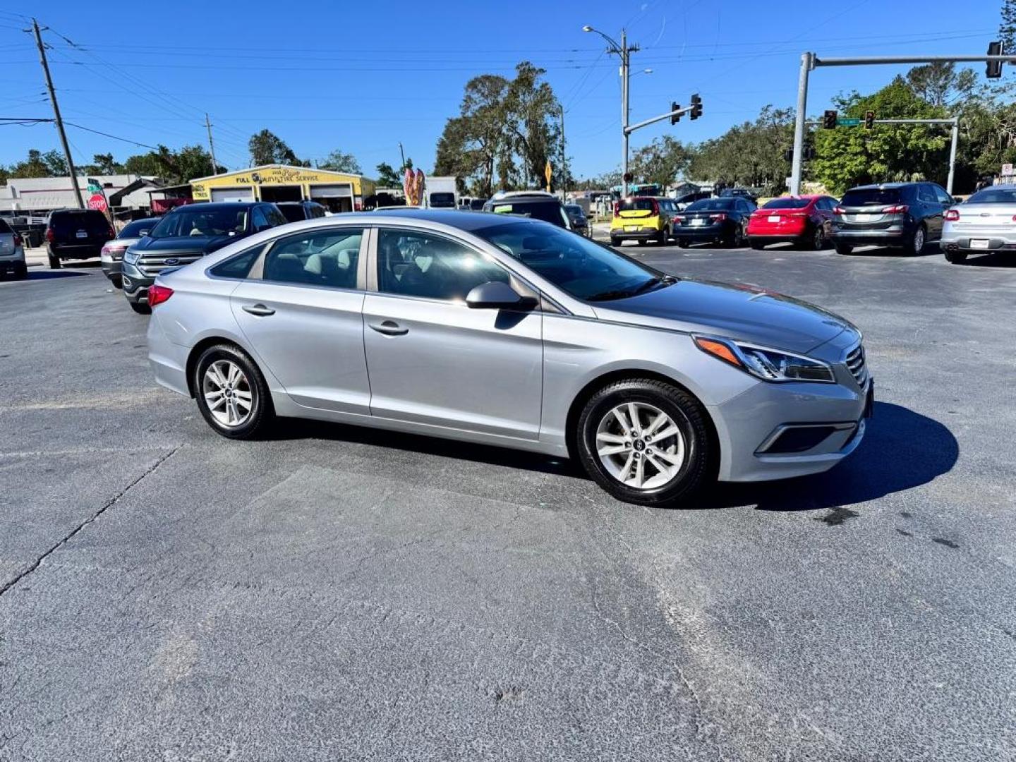 2016 SILVER HYUNDAI SONATA SE (5NPE24AF0GH) with an 2.4L engine, Automatic transmission, located at 2929 9th St. West, Bradenton, 34205, (941) 242-2810, 27.473591, -82.570679 - Photo#0