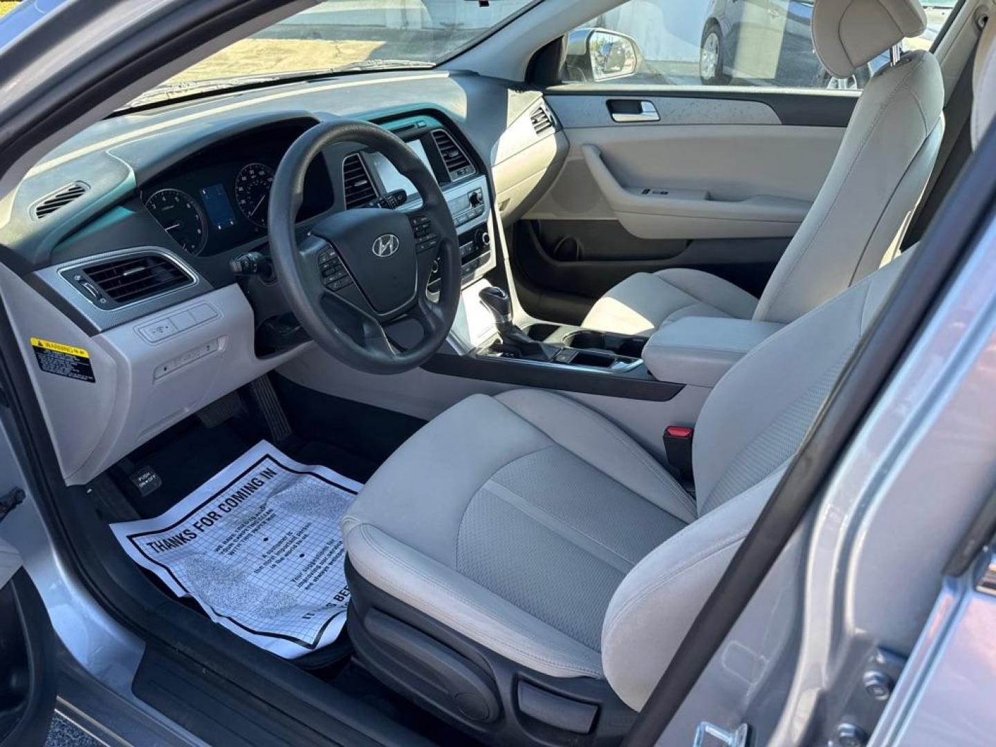 2016 SILVER HYUNDAI SONATA SE (5NPE24AF0GH) with an 2.4L engine, Automatic transmission, located at 2929 9th St. West, Bradenton, 34205, (941) 242-2810, 27.473591, -82.570679 - Photo#10